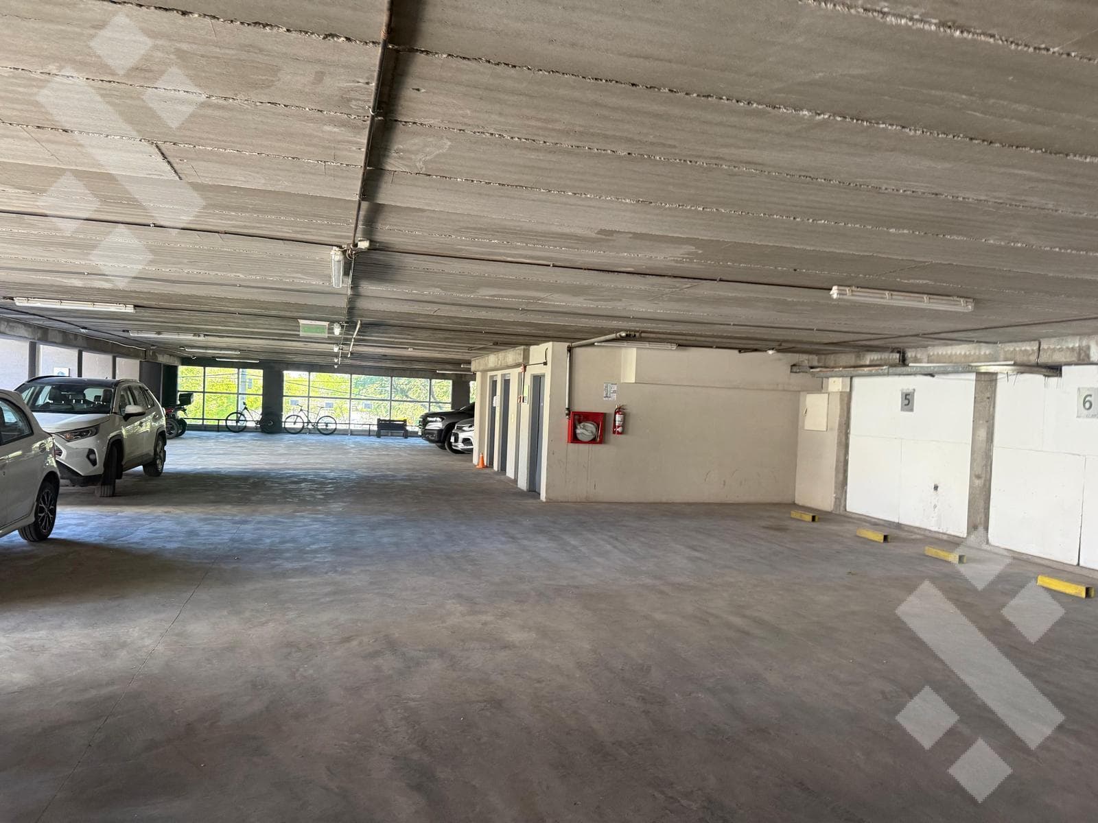 420 m² OFFICE SPACE FOR RENT WITH 2 COVERED PARKING SPACES - MICROCENTRO, NEUQUÉN