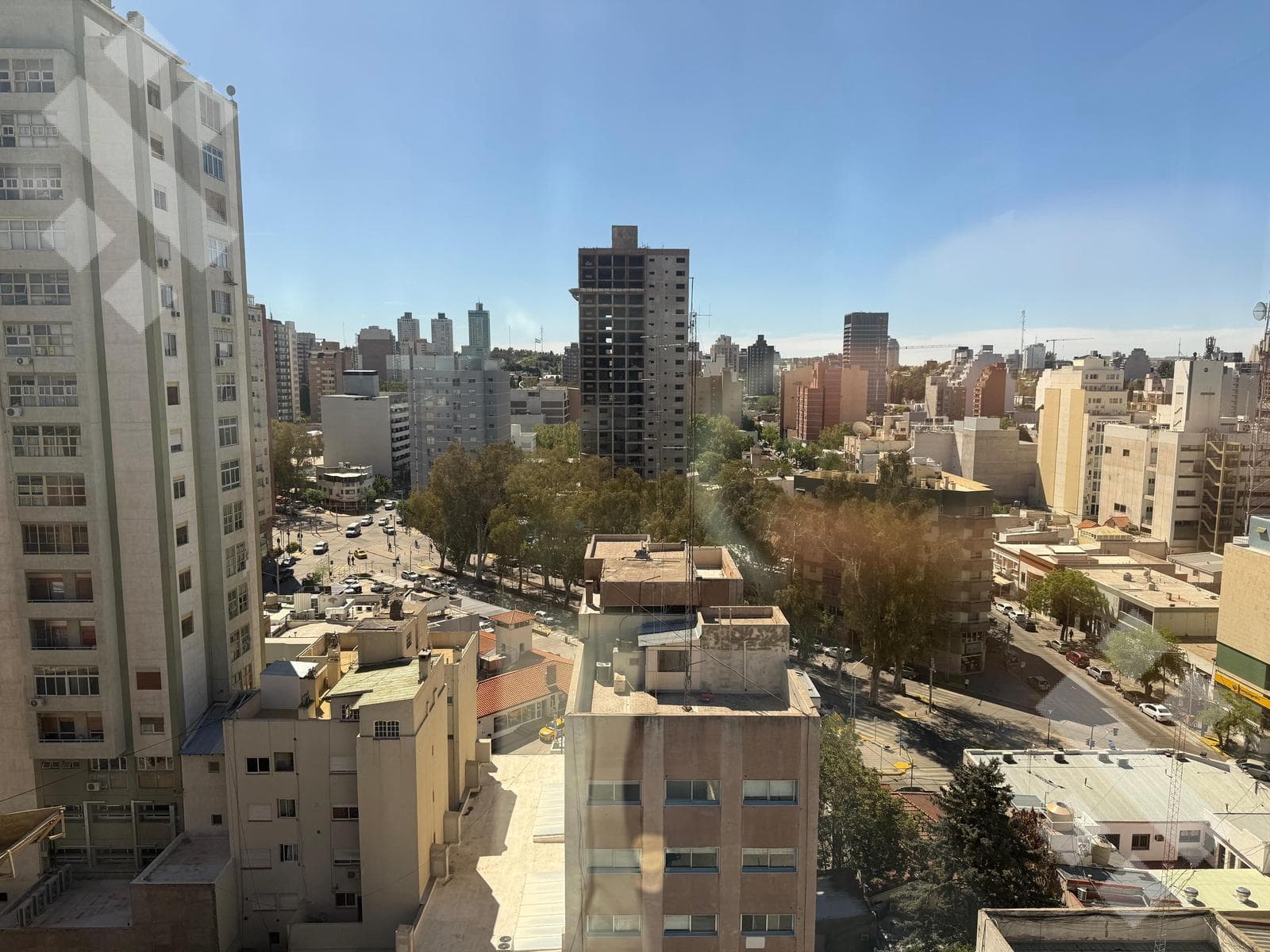 420 m² OFFICE SPACE FOR RENT WITH 2 COVERED PARKING SPACES - MICROCENTRO, NEUQUÉN