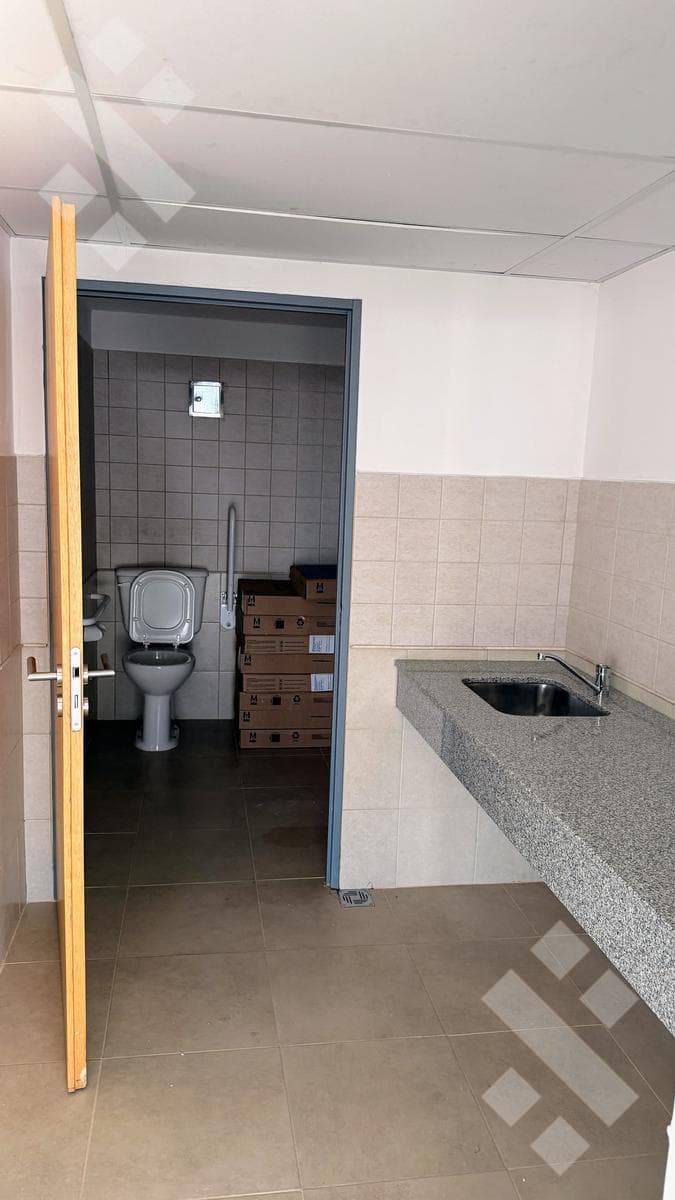 420 m² OFFICE SPACE FOR RENT WITH 2 COVERED PARKING SPACES - MICROCENTRO, NEUQUÉN