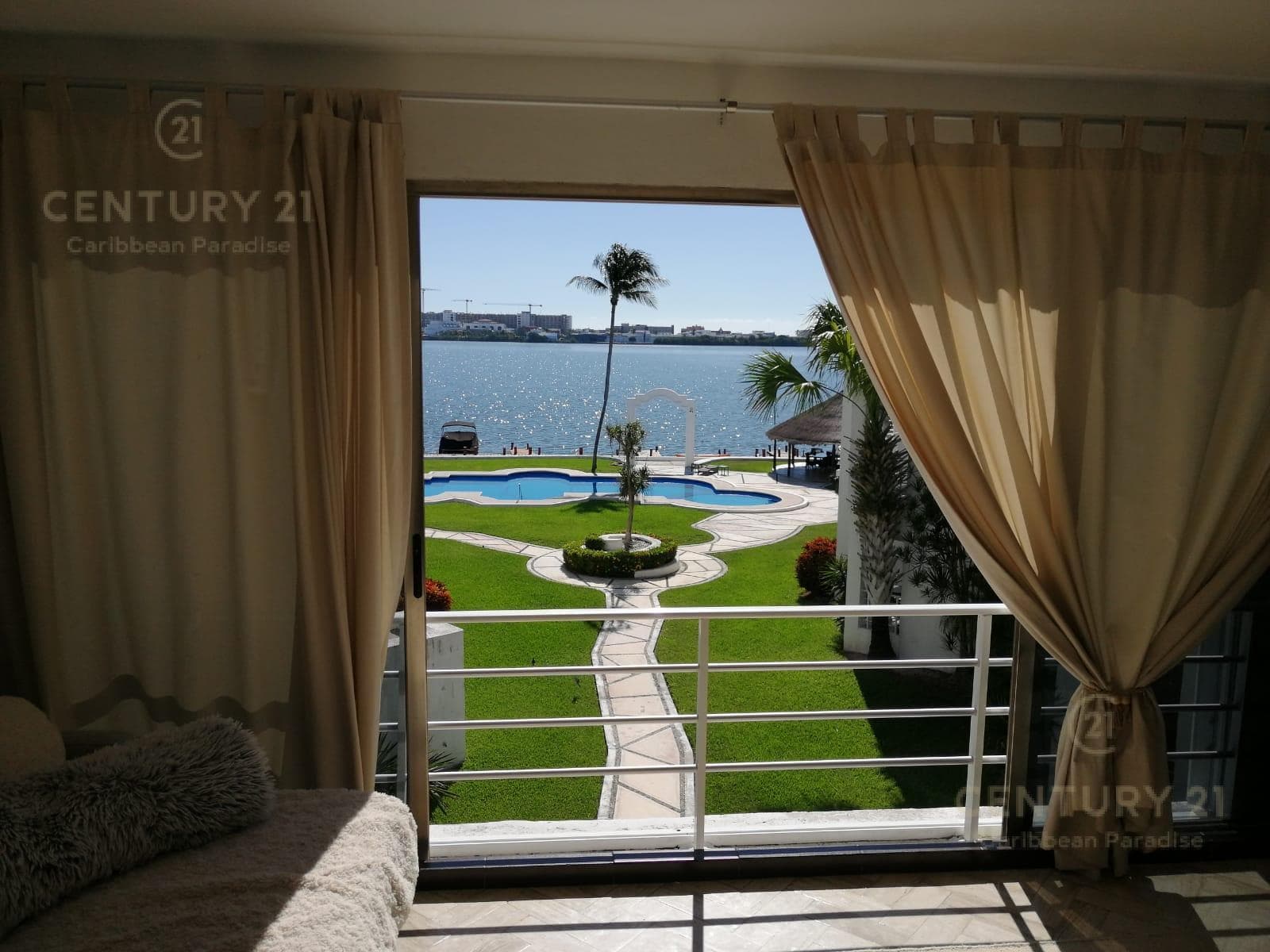 Penthouse de 2 Recámaras en Venta en Condo Azul Pok Ta Pok Cancún | C4099