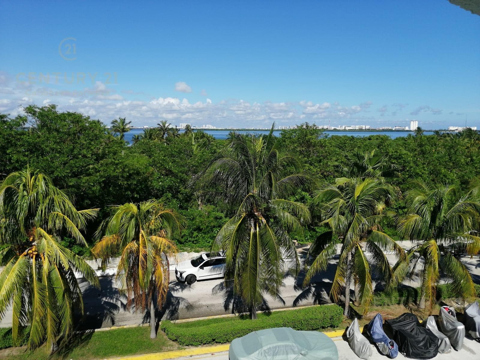 Penthouse de 2 Recámaras en Venta en Condo Azul Pok Ta Pok Cancún | C4099