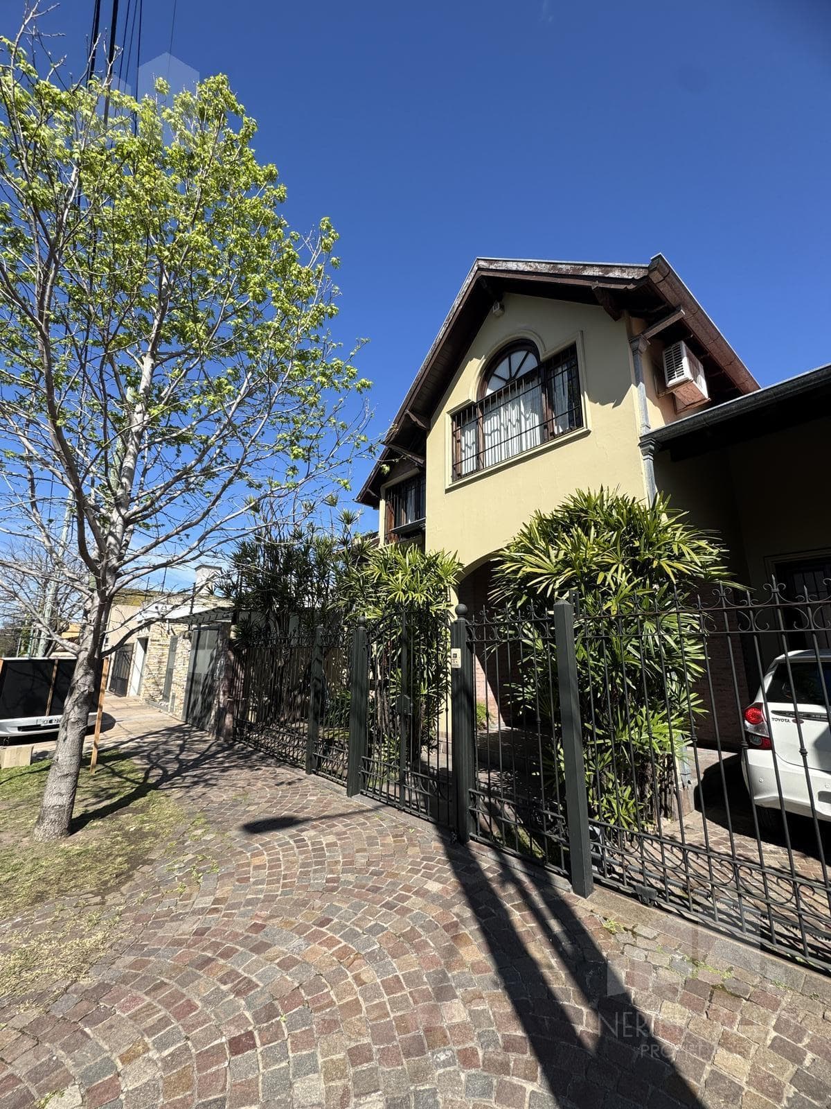 5-Room House for Sale in Castelar Norte