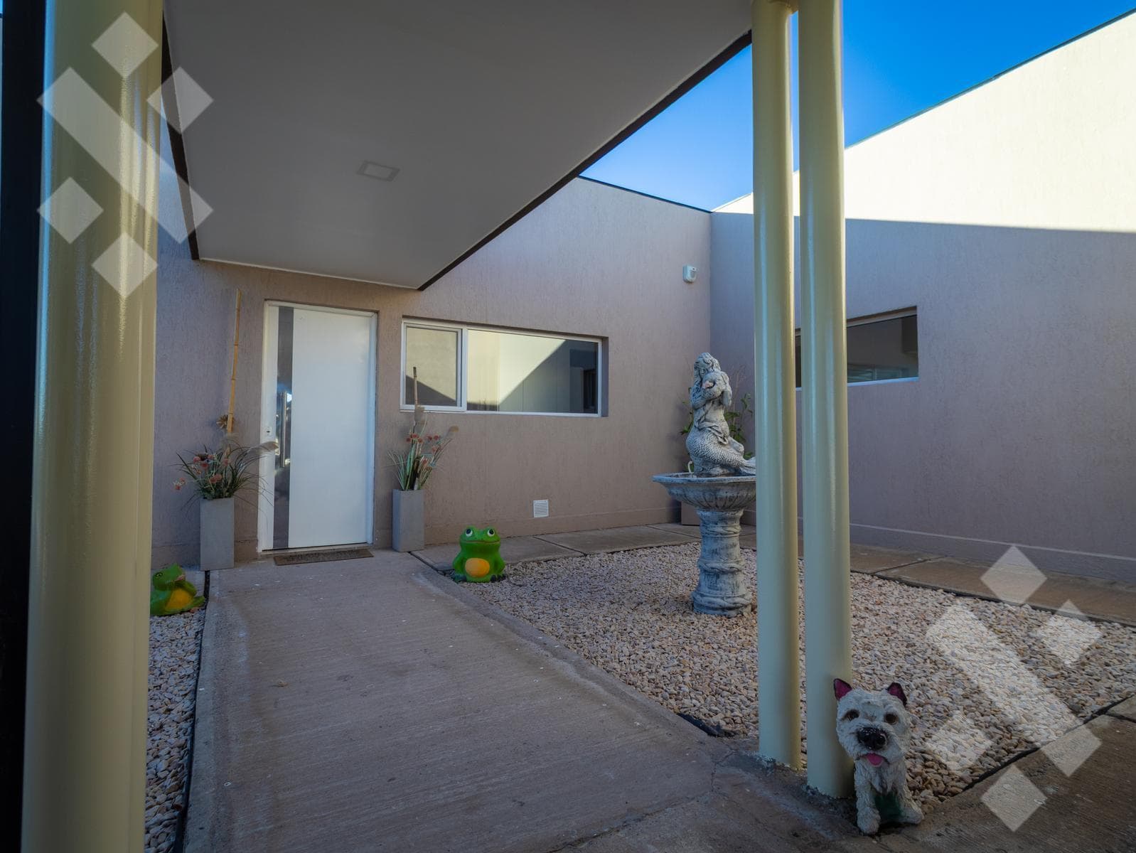 HOUSE FOR SALE: 3 BEDROOMS, BARBECUE AREA WITH GRILL AND POOL - GATED COMMUNITY IN RURAL STYLE - CIPOLLETTI