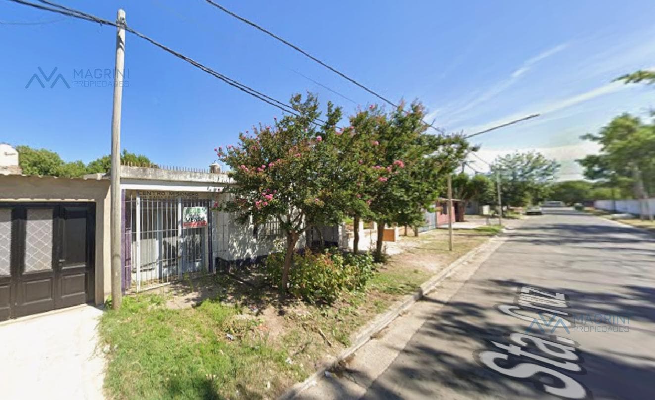 House with land at 600 Santa Cruz Street, Pergamino, Buenos Aires Province.
