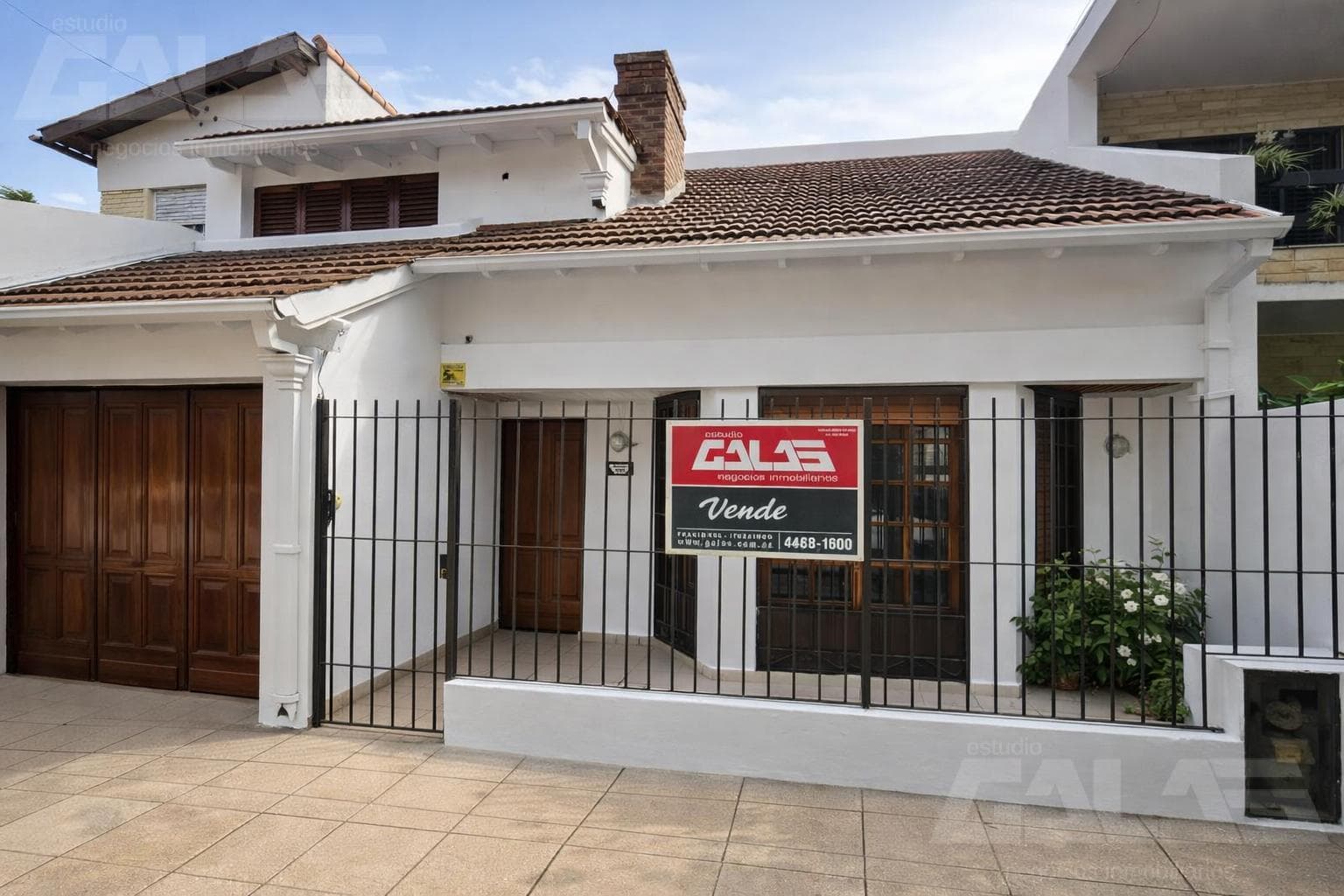 4-bedroom villa with 1 suite and a garden in the center of Ituzaingó Norte.