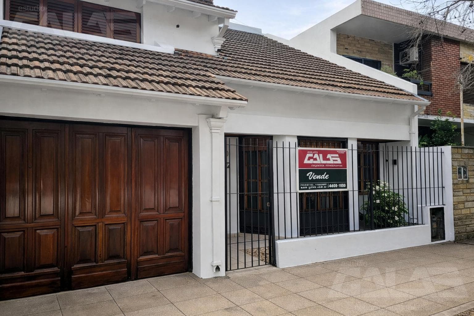 4-bedroom villa with 1 suite and a garden in the center of Ituzaingó Norte.