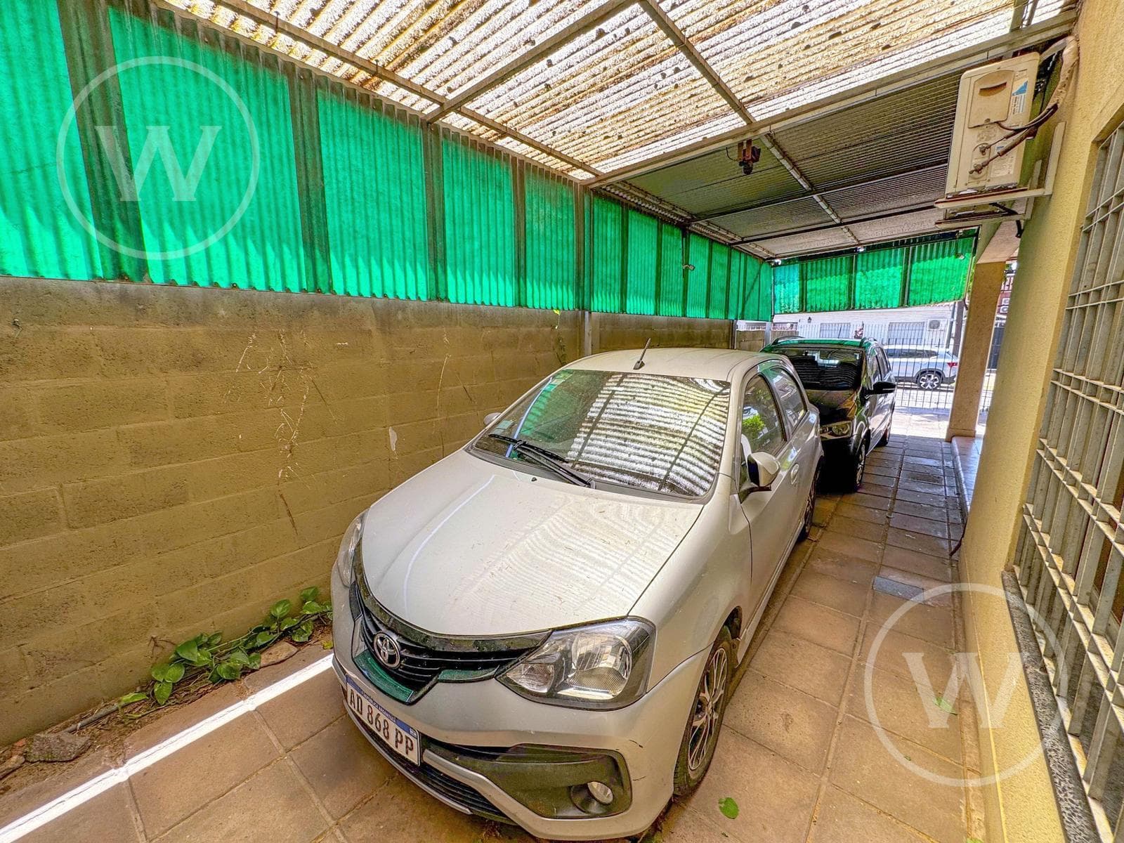 House on a 489 m² Lot with a Second Home and 3 Parking Spaces | Villa Adelina