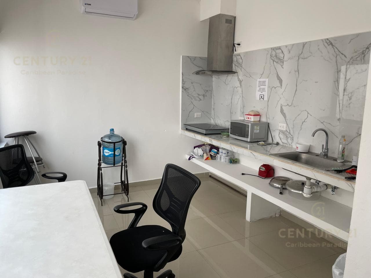 Oficina amueblada en excelente ubicación en Cancún Lista para ocupar C4104