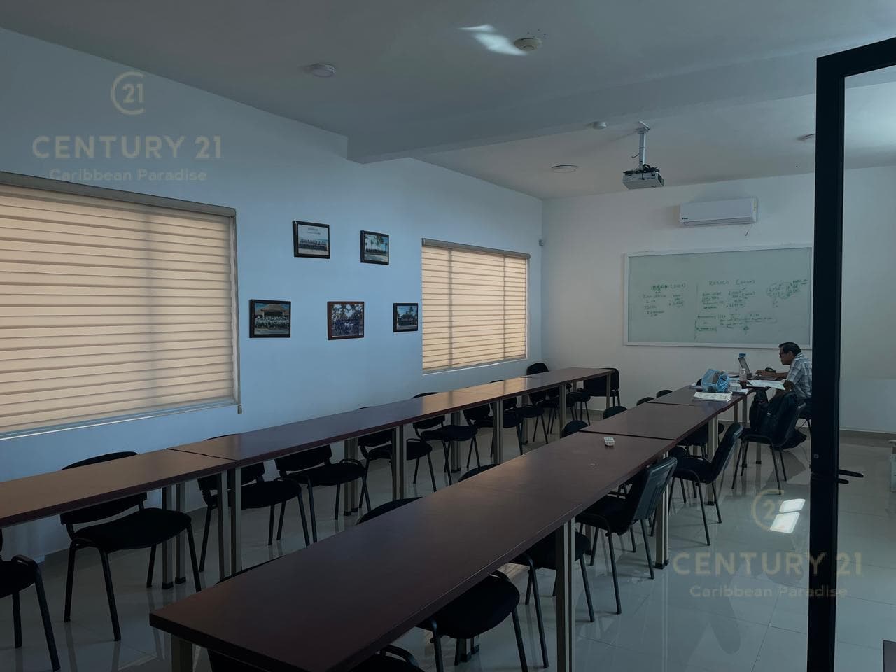 Furnished office in an excellent location in Cancún—ready to move in—C4104