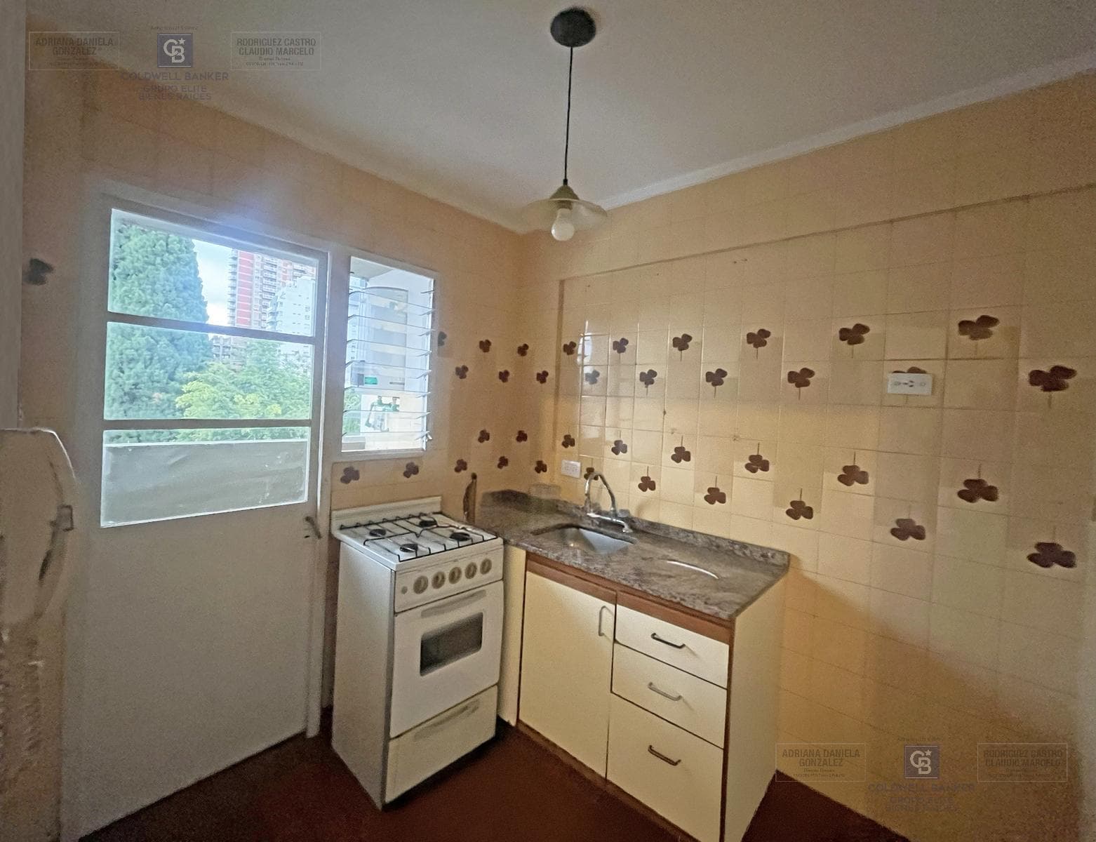 FOR SALE: Studio apartment with balcony, eligible for financing, in Almagro, 3 blocks from the Italian Hospital.