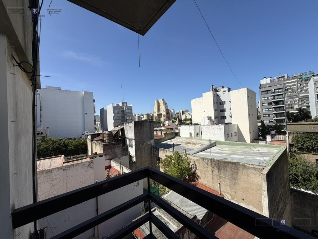 FOR SALE: Studio apartment with balcony, eligible for financing, in Almagro, 3 blocks from the Italian Hospital.