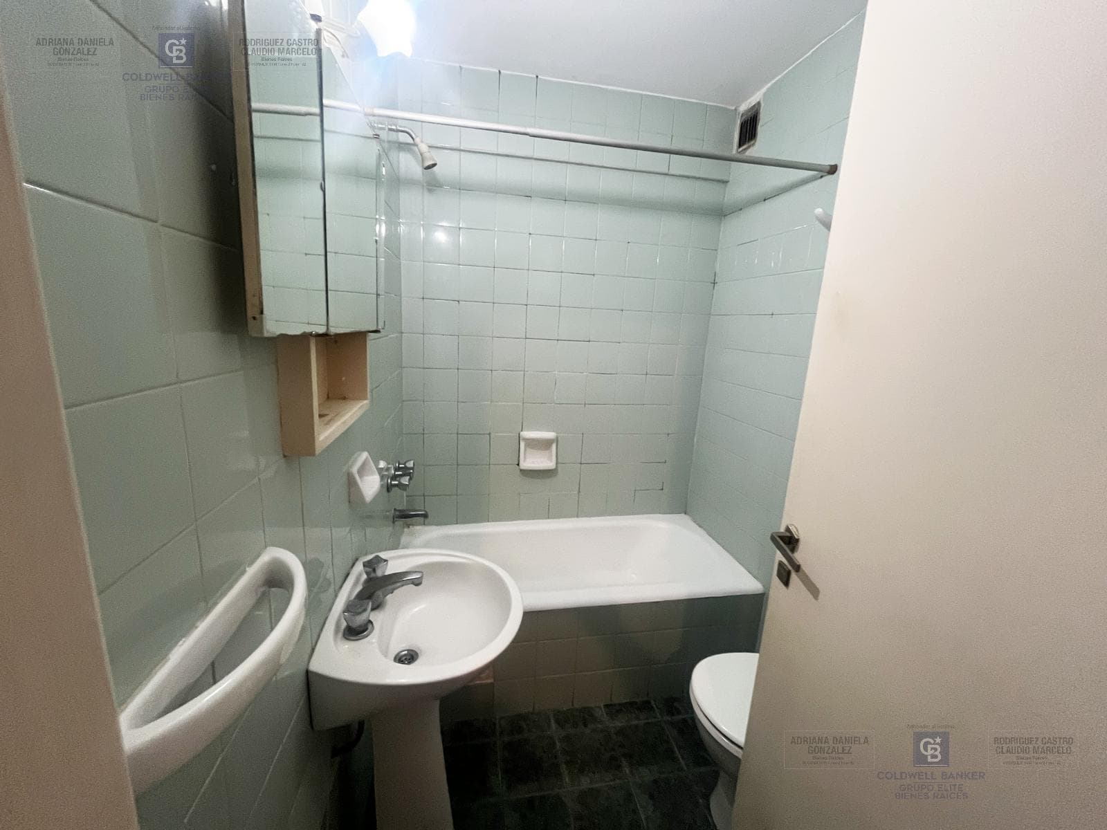 FOR SALE: Studio apartment with balcony, eligible for financing, in Almagro, 3 blocks from the Italian Hospital.