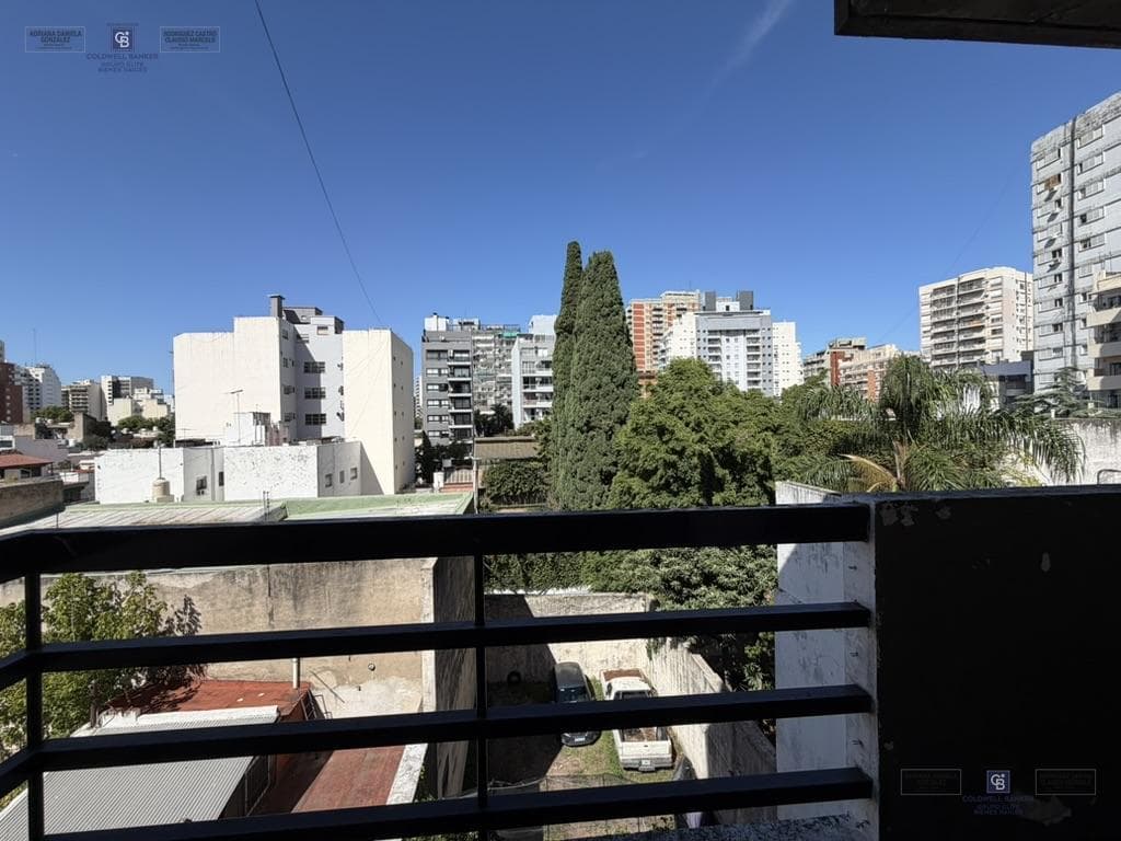 FOR SALE: Studio apartment with balcony, eligible for financing, in Almagro, 3 blocks from the Italian Hospital.