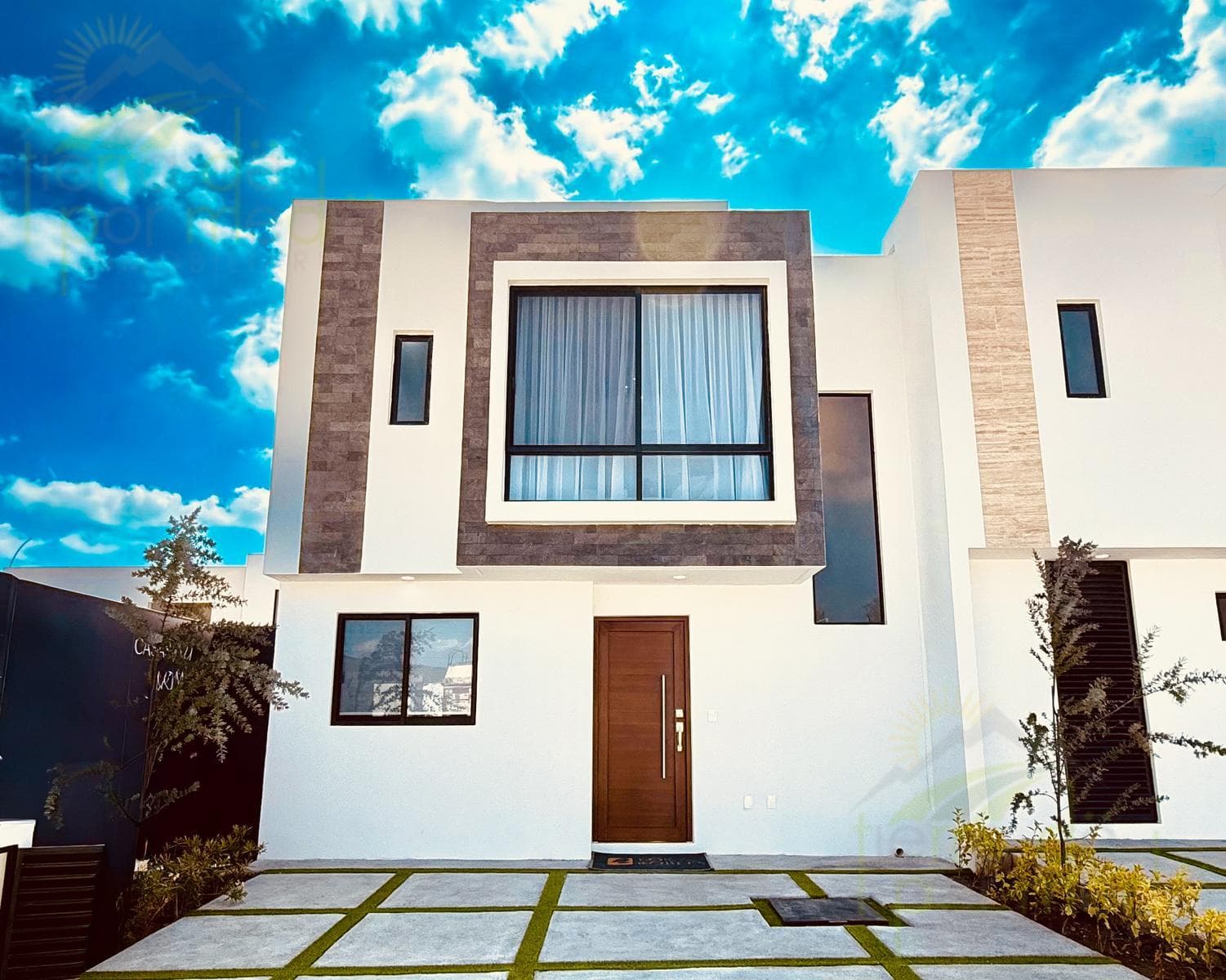 House for Sale in Zakia, Querétaro, with a VIP Movie Theater