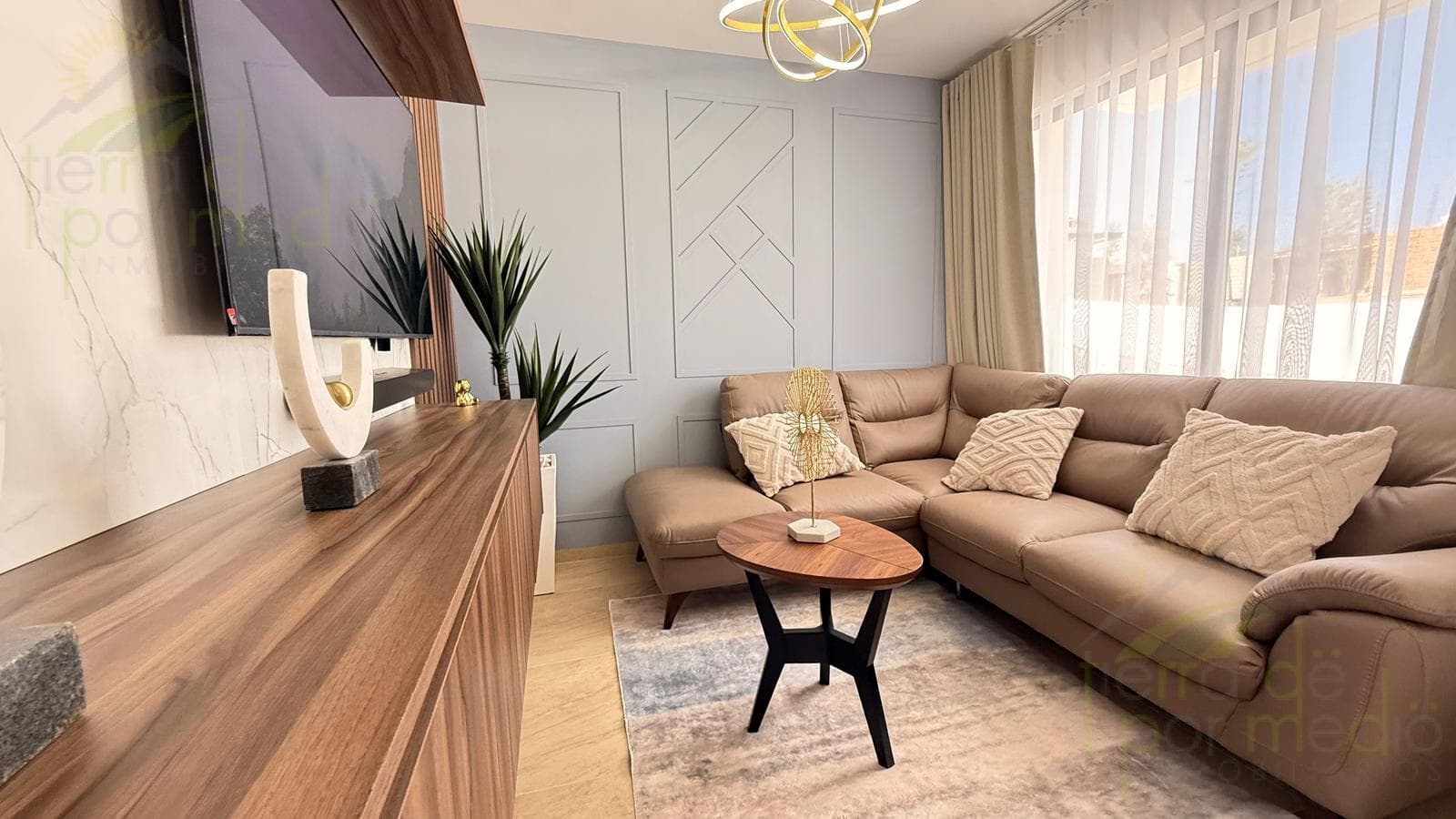 House with a TV Room on the Ground Floor, on a Private Street with a VIP Movie Theater, Zakia Querétaro