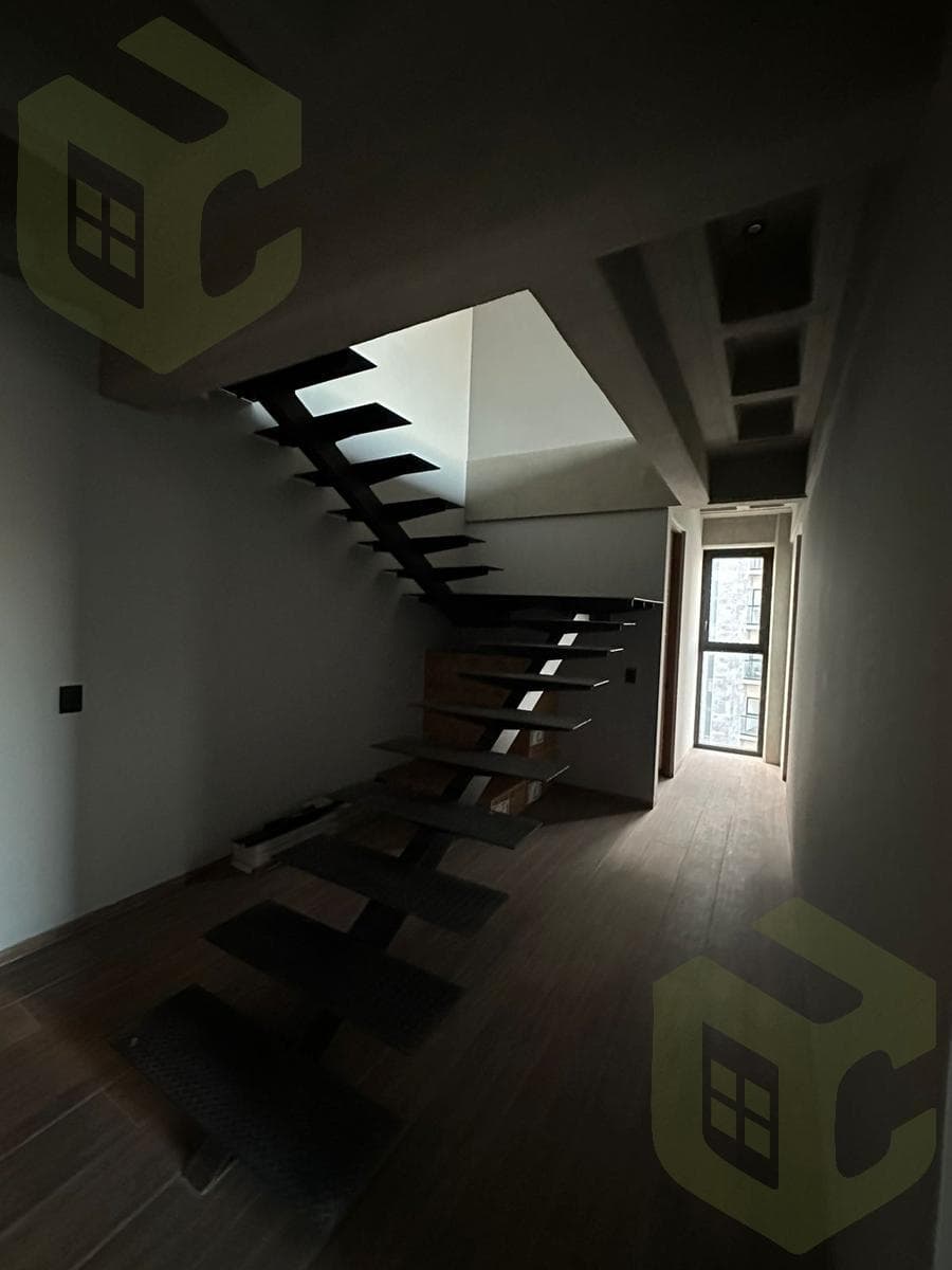 NEW YORK-STYLE APARTMENT WITH DOUBLE-HEIGHT CEILINGS