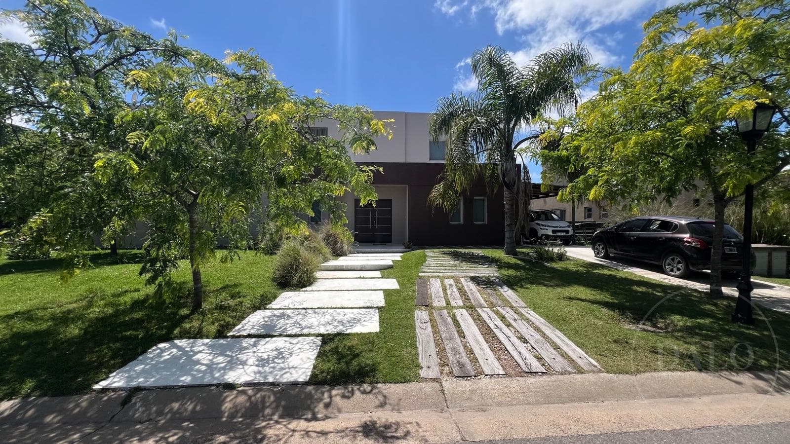 Lakefront Home for Sale in the El Encuentro Neighborhood / Tigre, Near Nordelta
