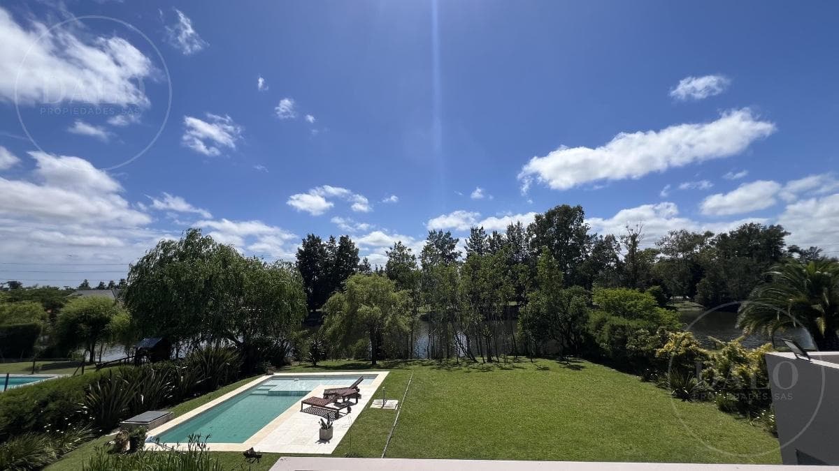 Lakefront Home for Sale in the El Encuentro Neighborhood / Tigre, Near Nordelta