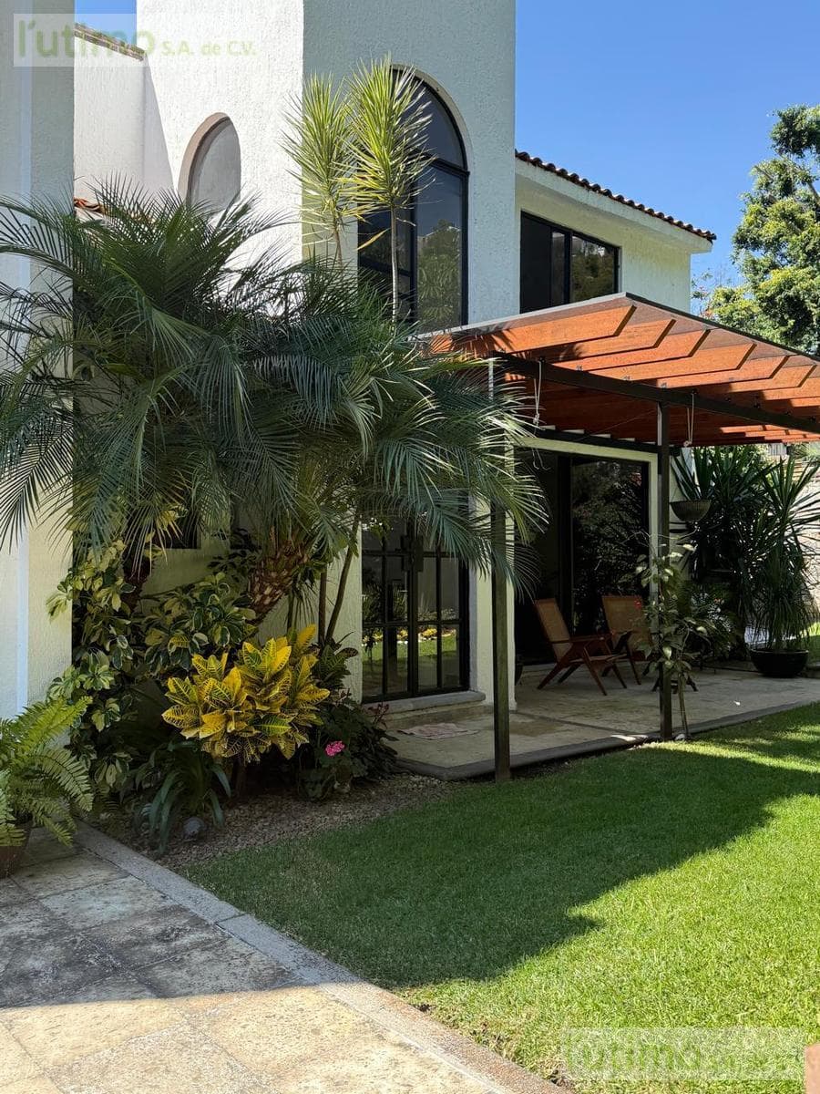 HOUSE IN THE LA CAÑADA SUBDIVISION