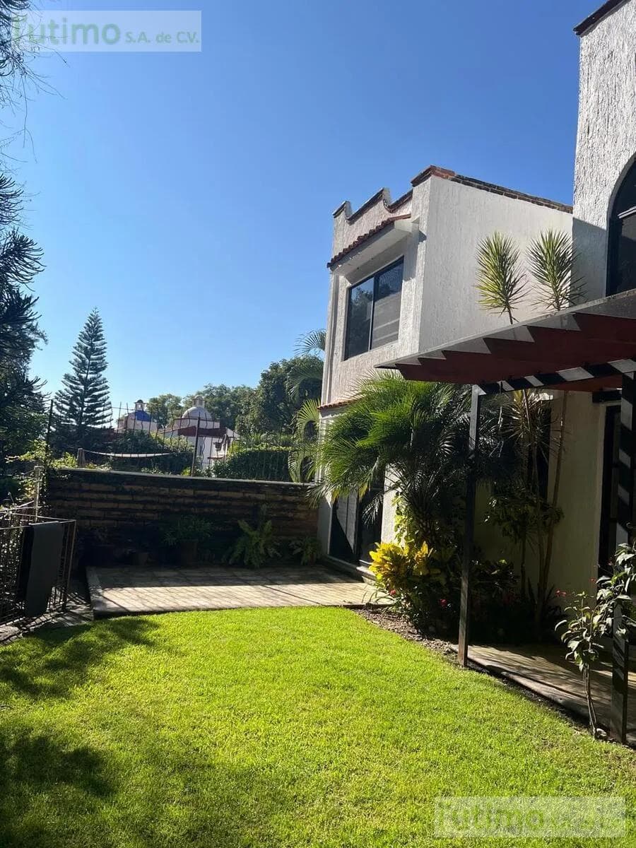 HOUSE IN THE LA CAÑADA SUBDIVISION