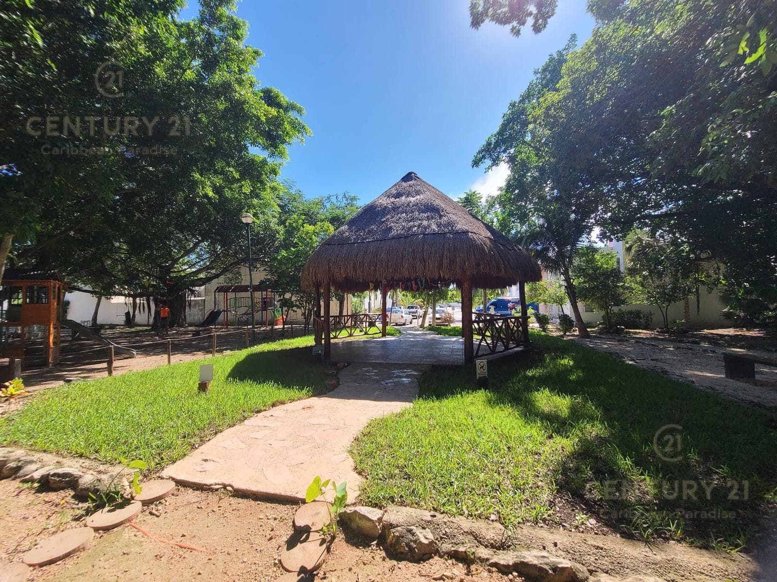 Casa de 3 rec amueblada en renta en Balamtun Playa del Carmen P4490