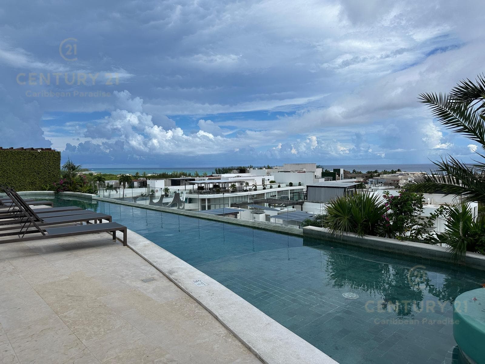 Estudio en venta en el corazón de Playa del Carmen The Shore P4499