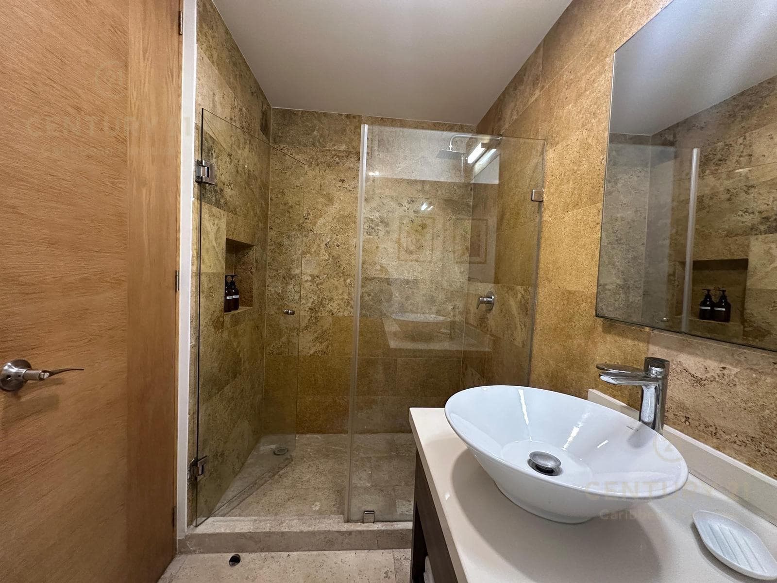 Estudio en venta en el corazón de Playa del Carmen The Shore P4499