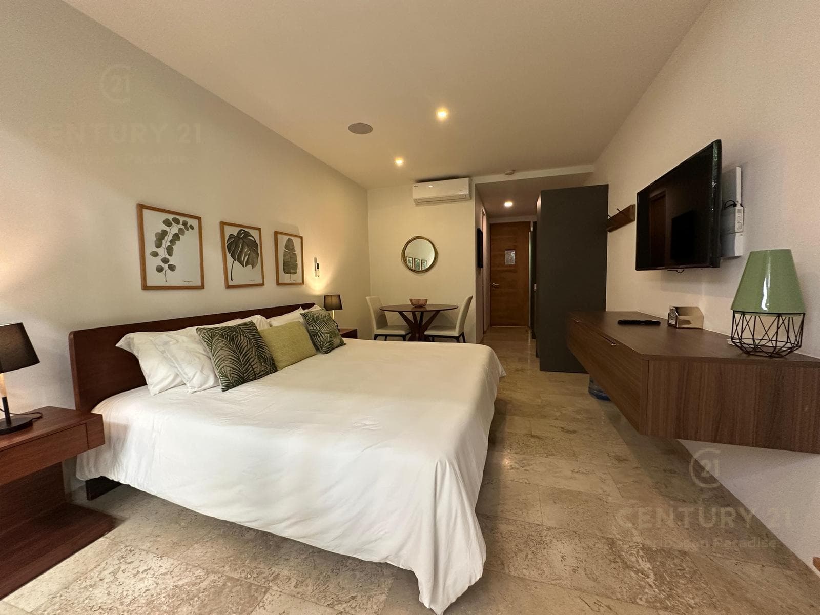 Studio for sale in the heart of Playa del Carmen The Shore P4499