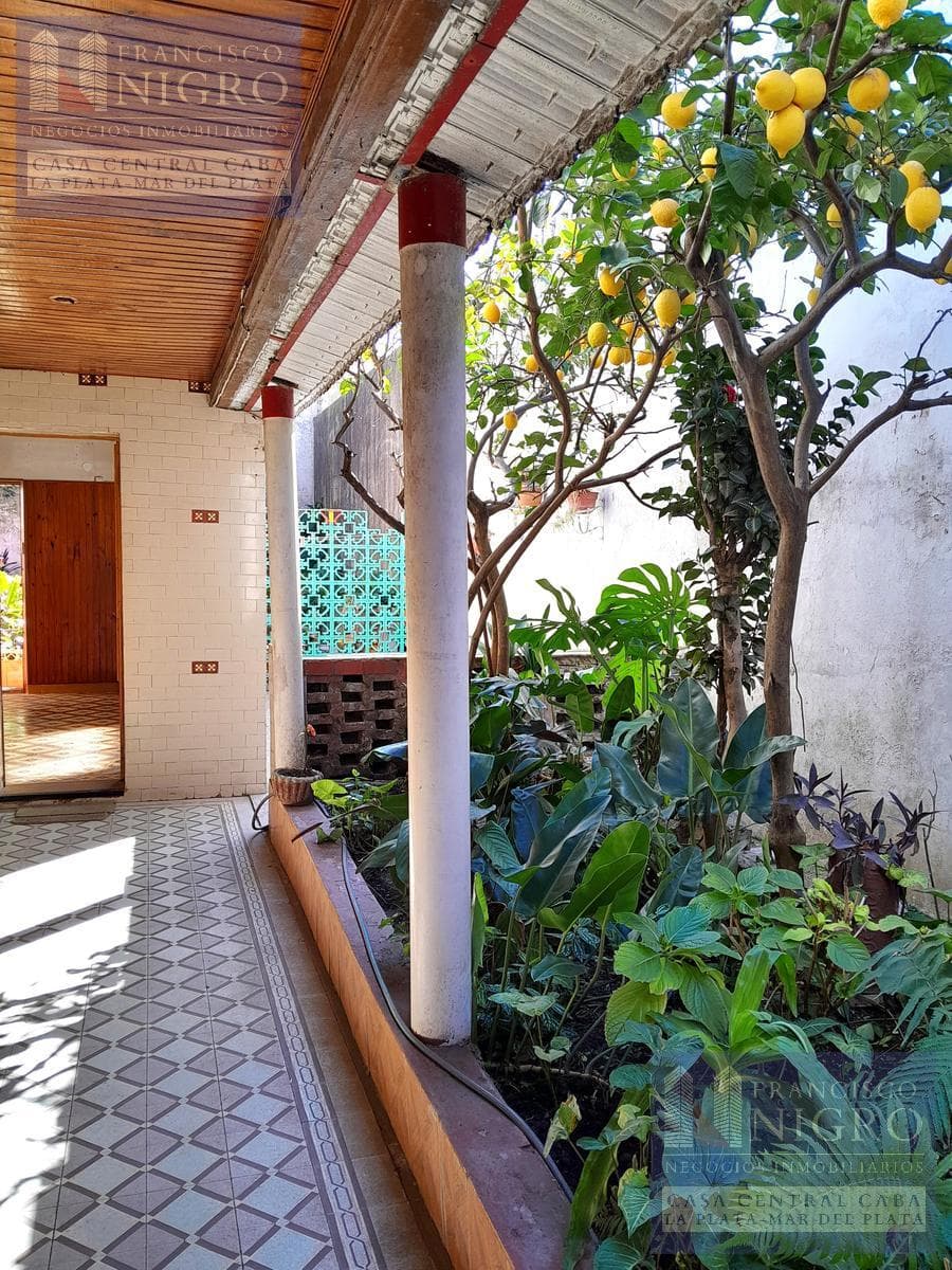 House for Sale to Renovate or for a New Development in Monte Castro