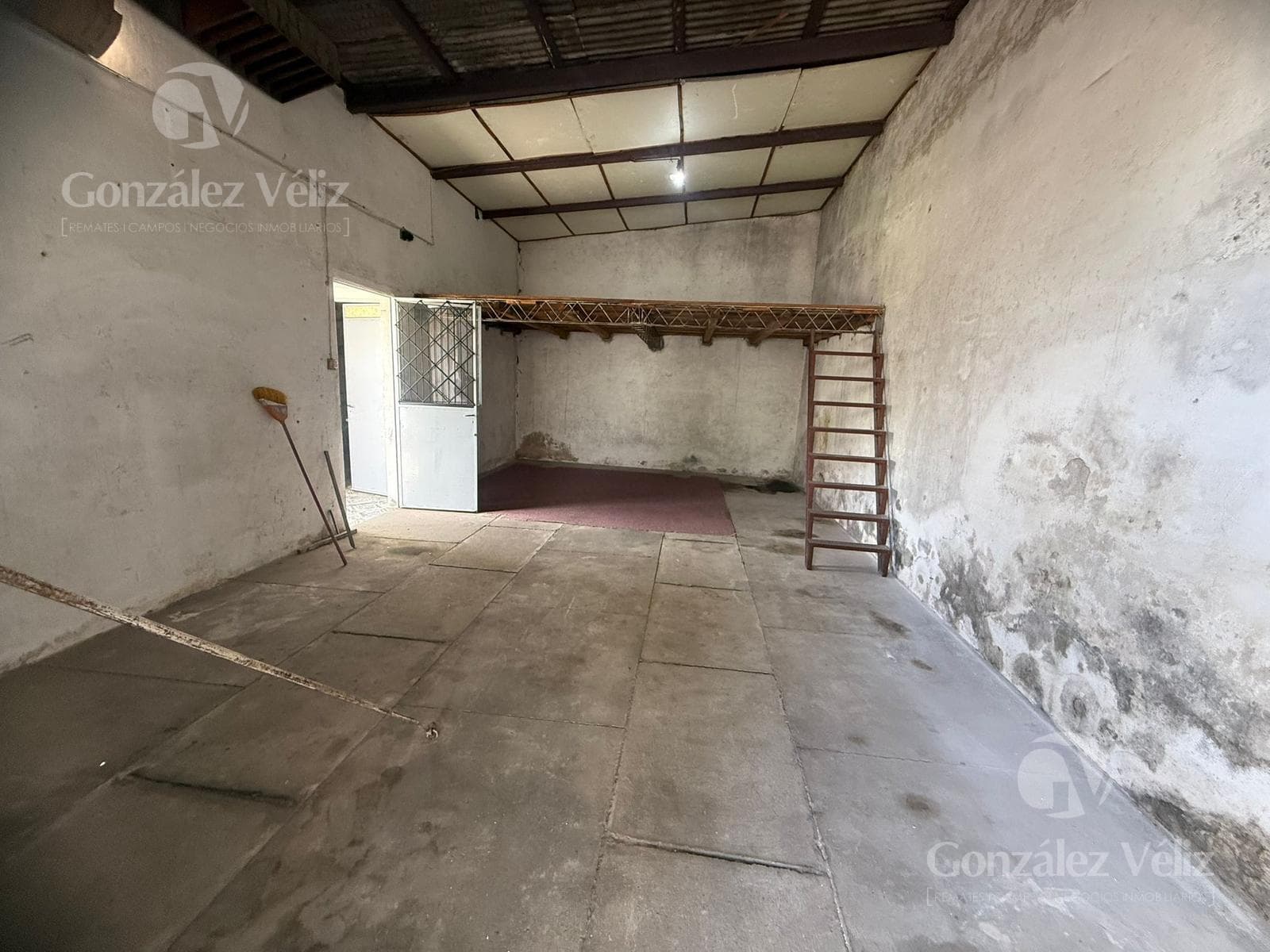 Warehouse in downtown Carmelo