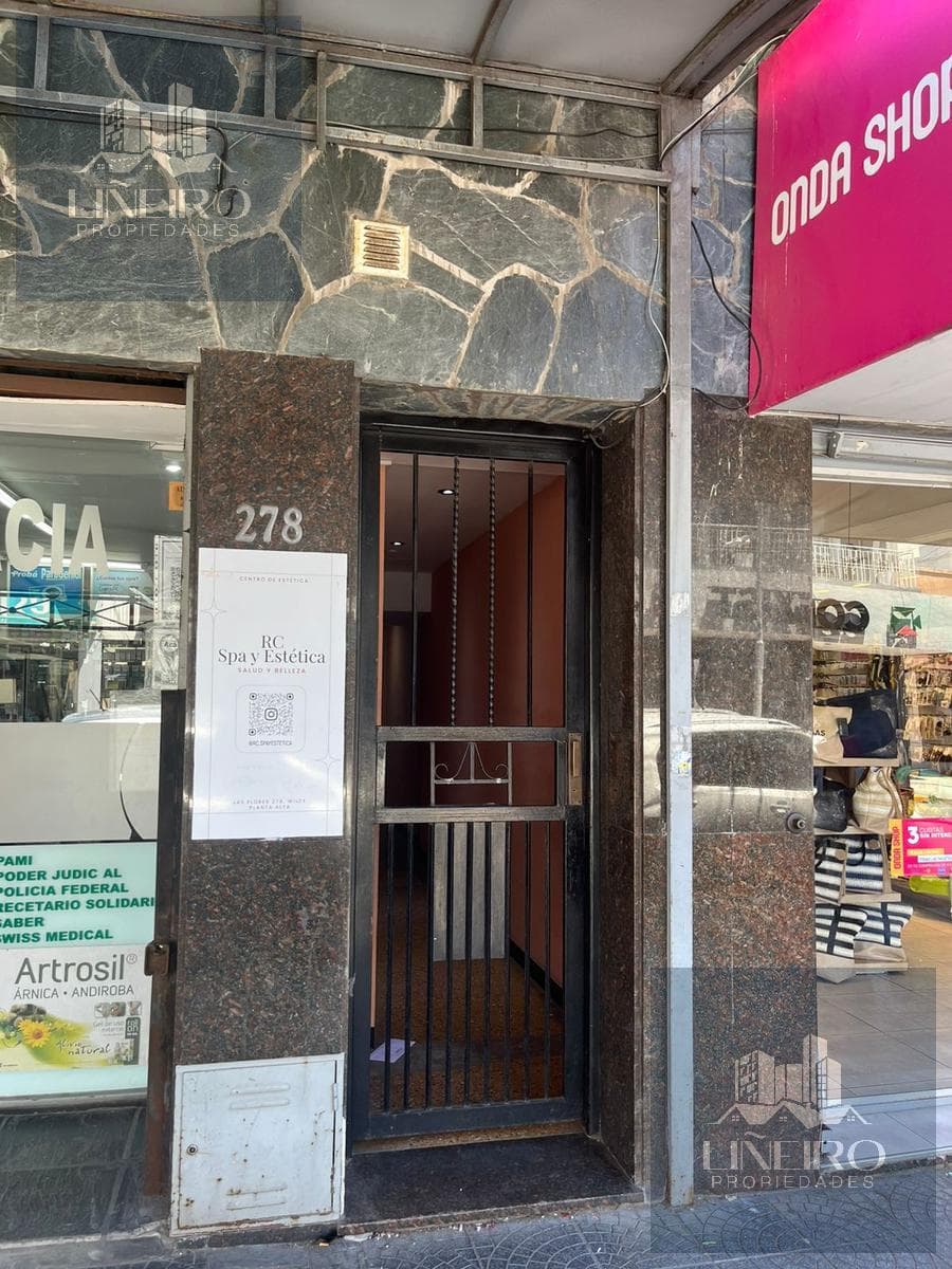Oficina local interno impecable en alquiler, Wilde Centro