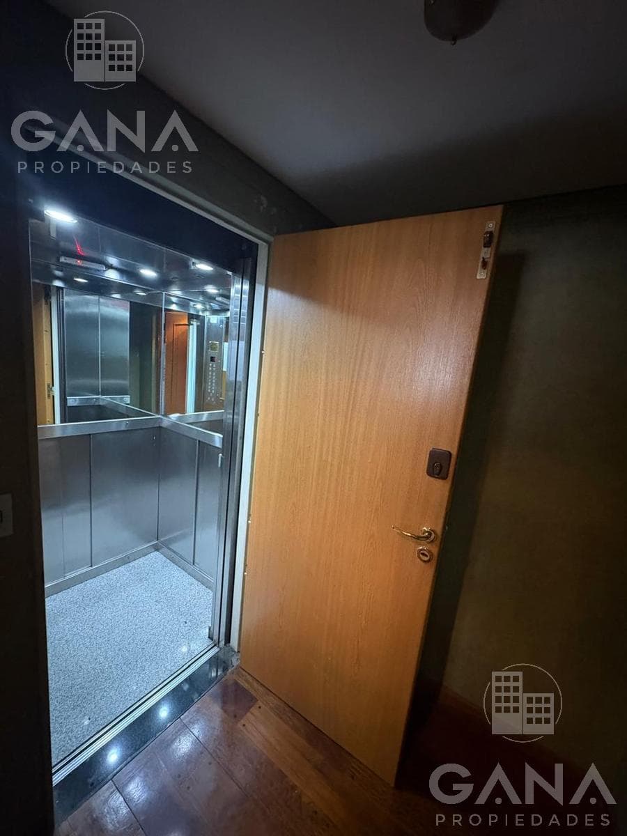 Premium Apartment for Sale: Exclusive 3-Bedroom Unit on Córdoba and Paraguay