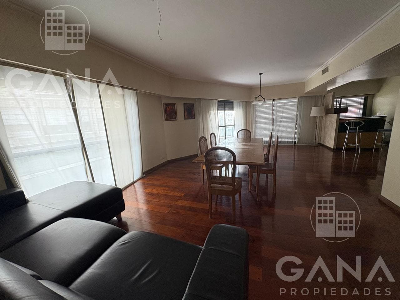 Premium Apartment for Sale: Exclusive 3-Bedroom Unit on Córdoba and Paraguay