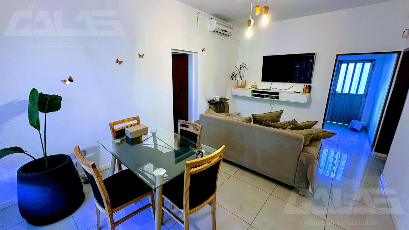 3-bedroom house in the best neighborhood of Castelar Norte: spacious, bright, and featuring a patio and terrace
