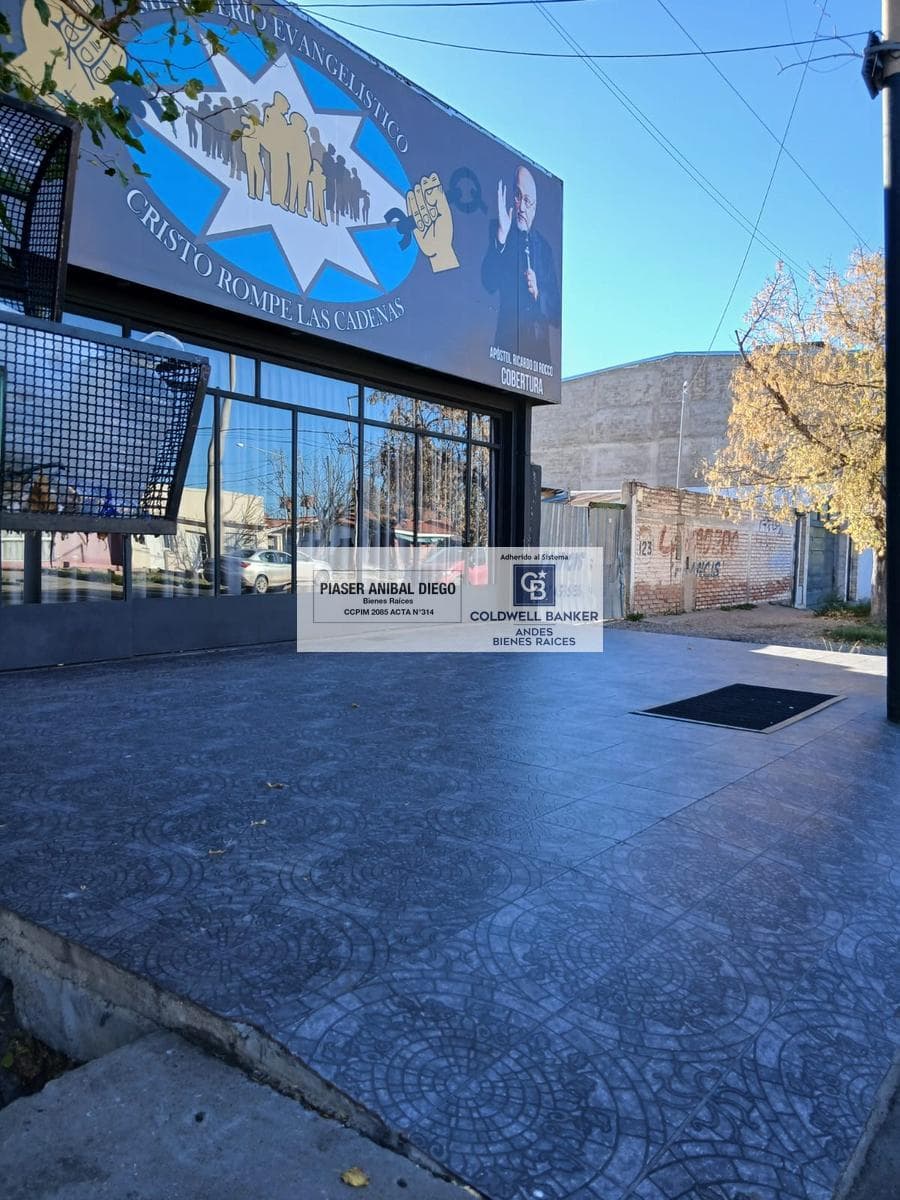 Commercial Space with Apartment for Sale, San Rafael.