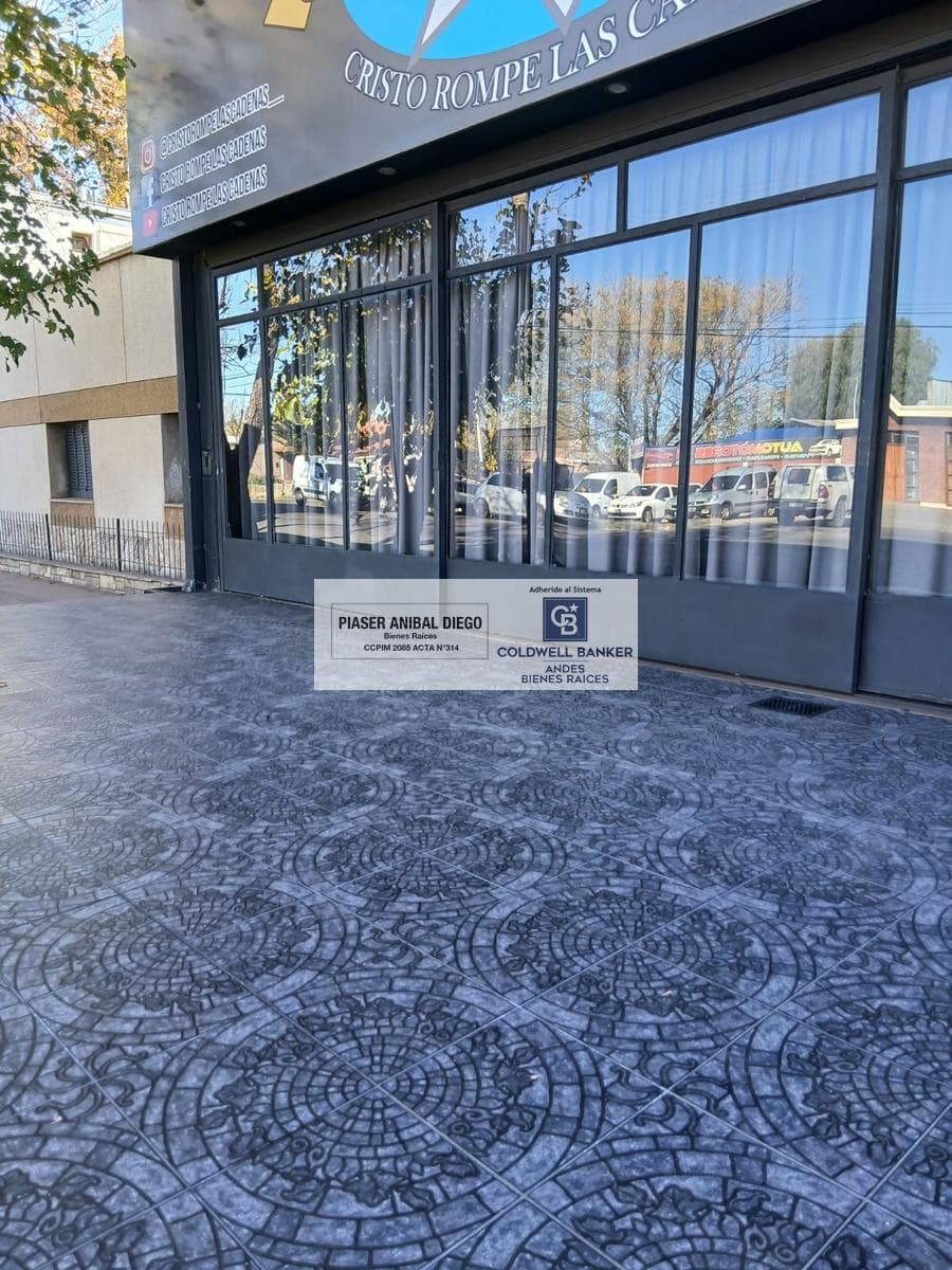Commercial Space with Apartment for Sale, San Rafael.