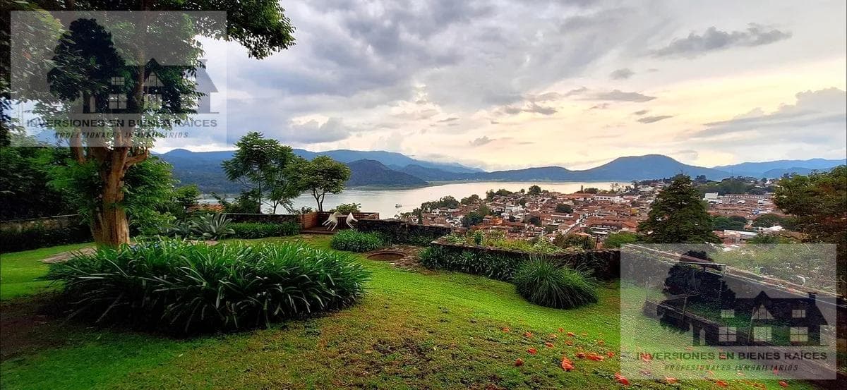 House for Sale in a Condominium in Valle de Bravo