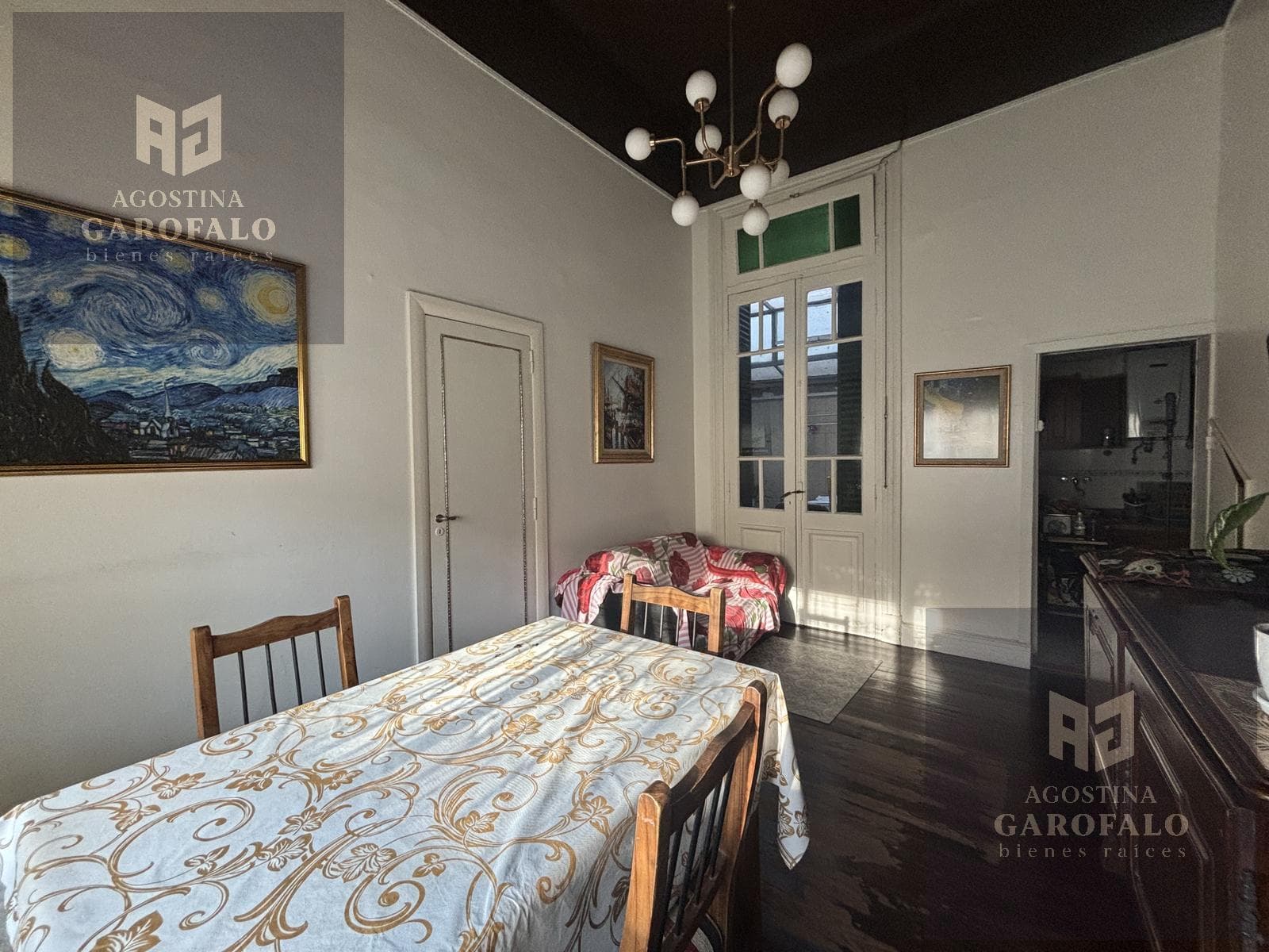 3-room duplex for sale with an interior courtyard in Parque Chacabuco