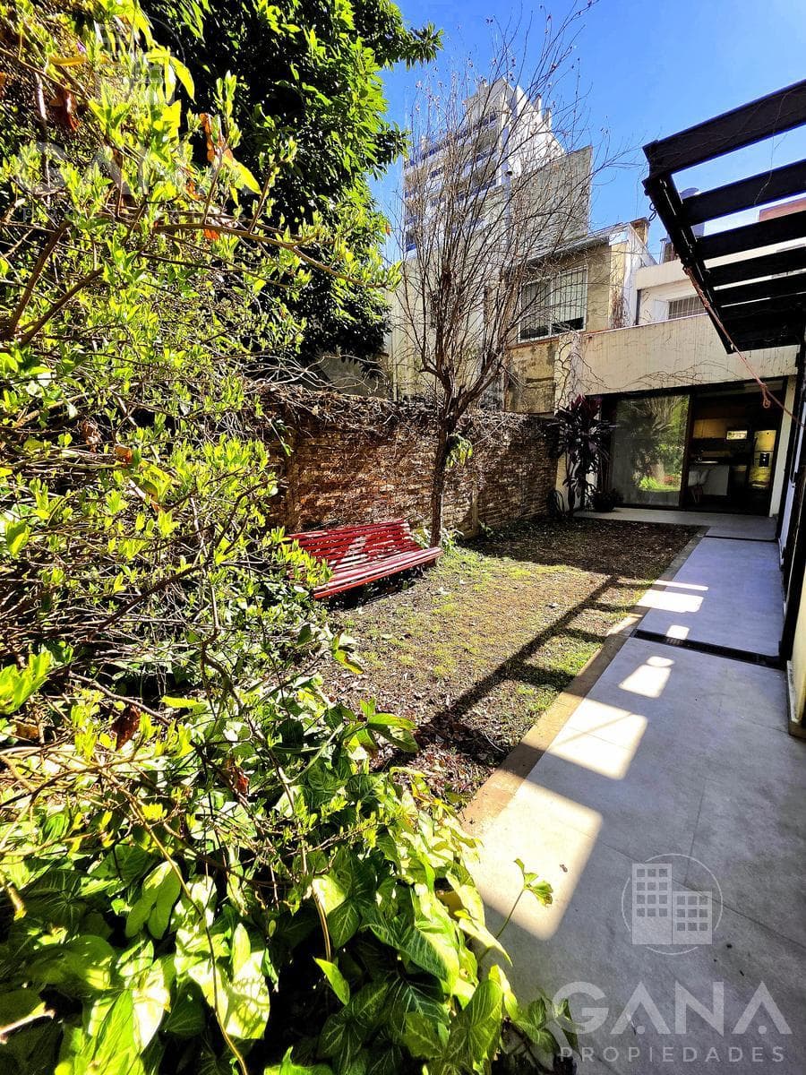 House for Sale with Renovated Garden—Excellent Location Just a Few Meters from the Mercado del Patio and Club Plaza