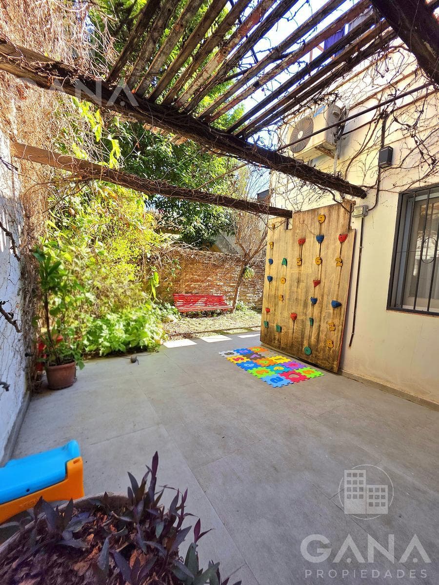 House for Sale with Renovated Garden—Excellent Location Just a Few Meters from the Mercado del Patio and Club Plaza