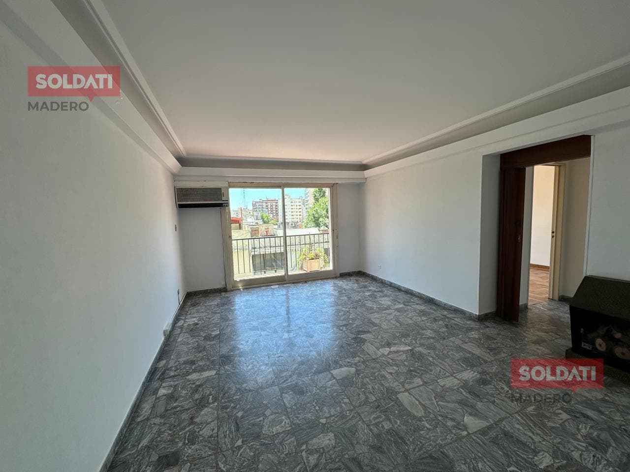 Apartment for Sale in Avellaneda: 3-room apartment plus a separate room