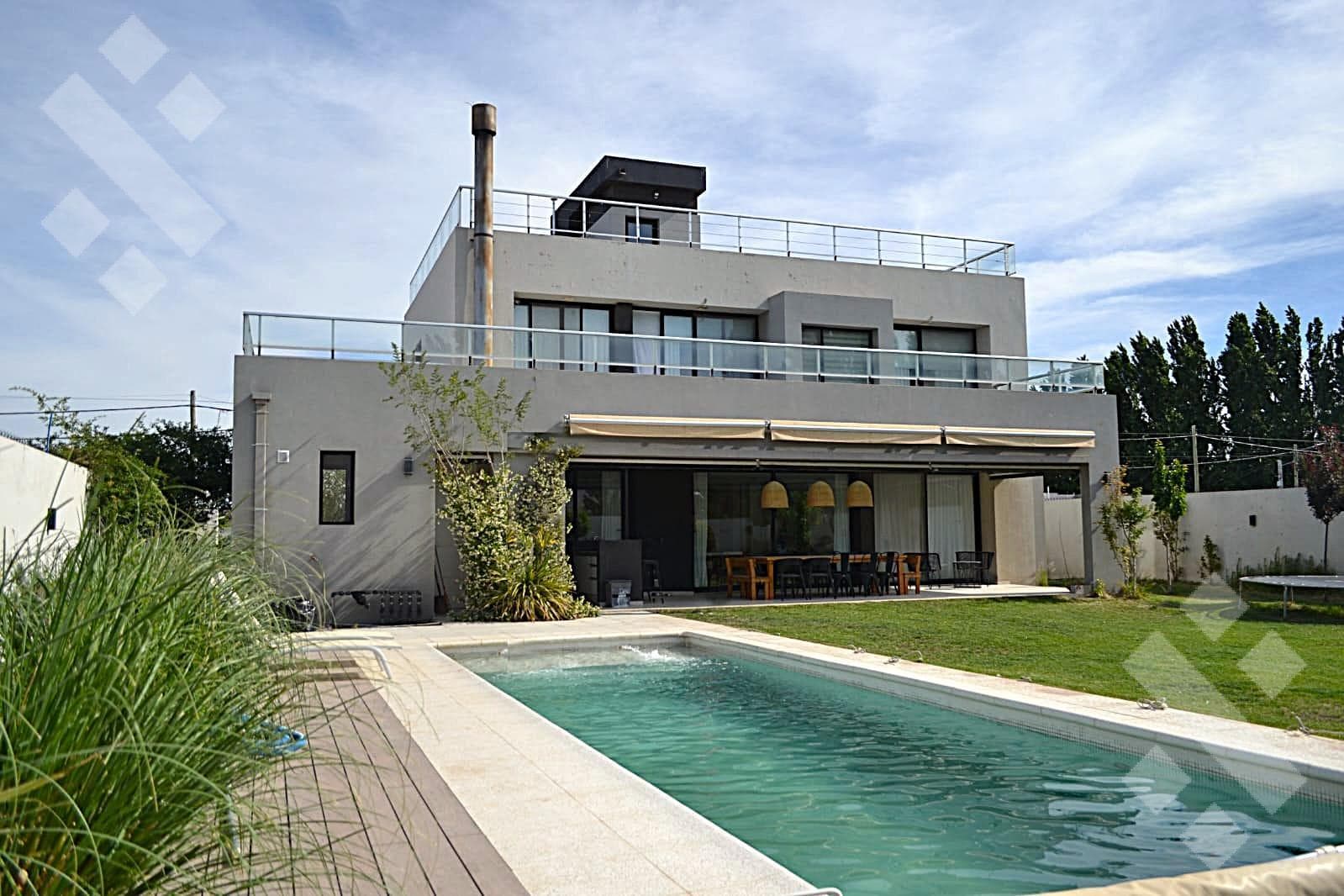 For sale: 4-bedroom house with pool in Neuquén