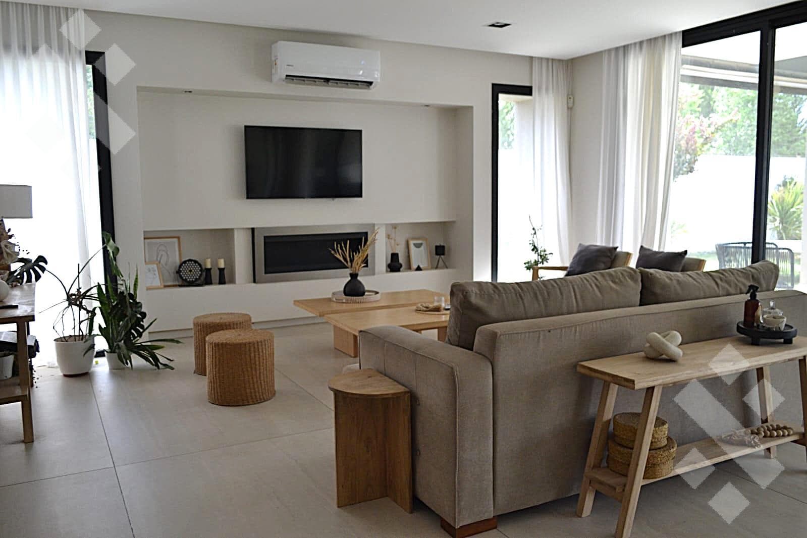 For sale: 4-bedroom house with pool in Neuquén