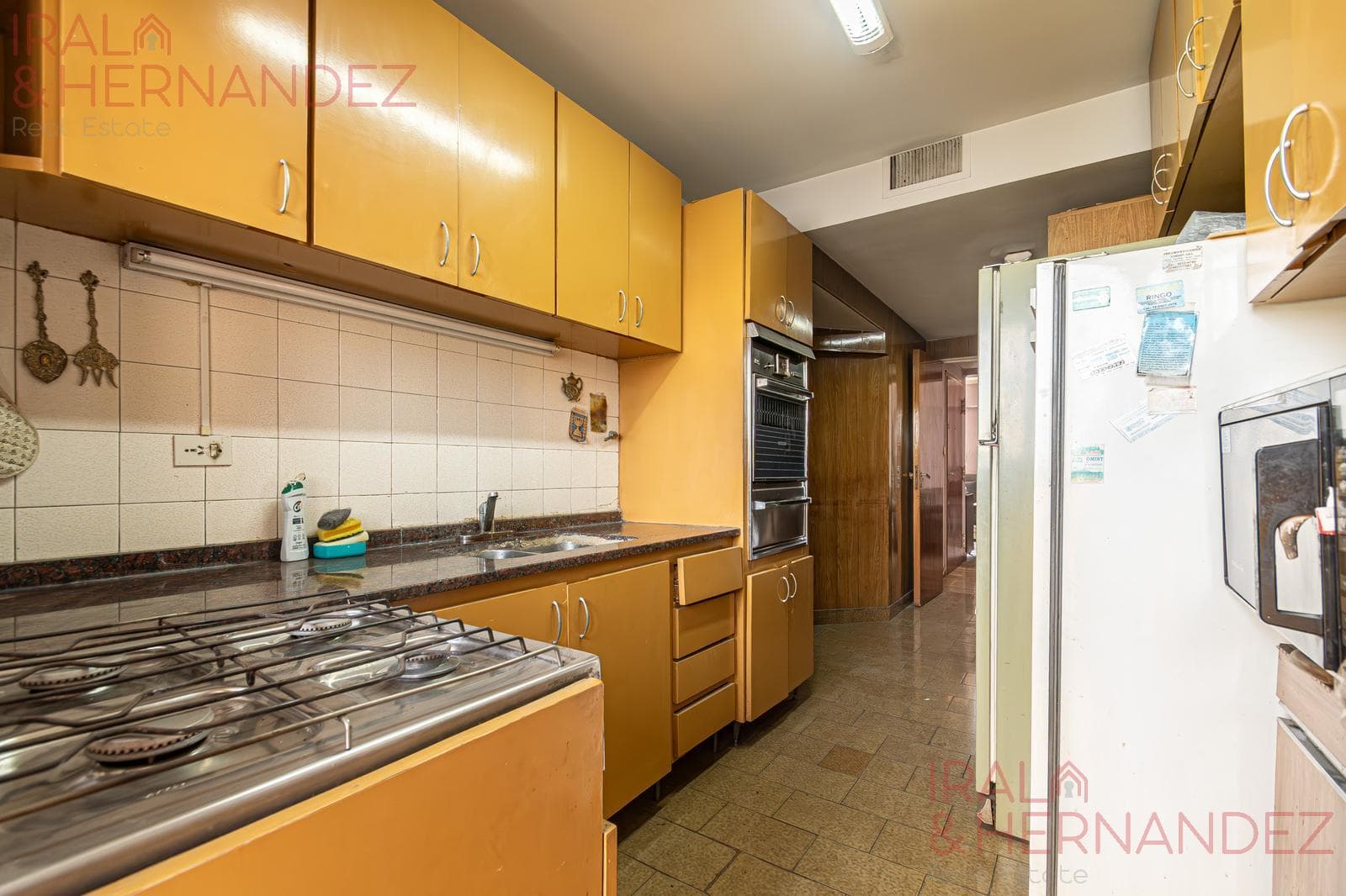 3-room apartment for sale in Flores with a DEDICATED PARKING SPACE and utility room