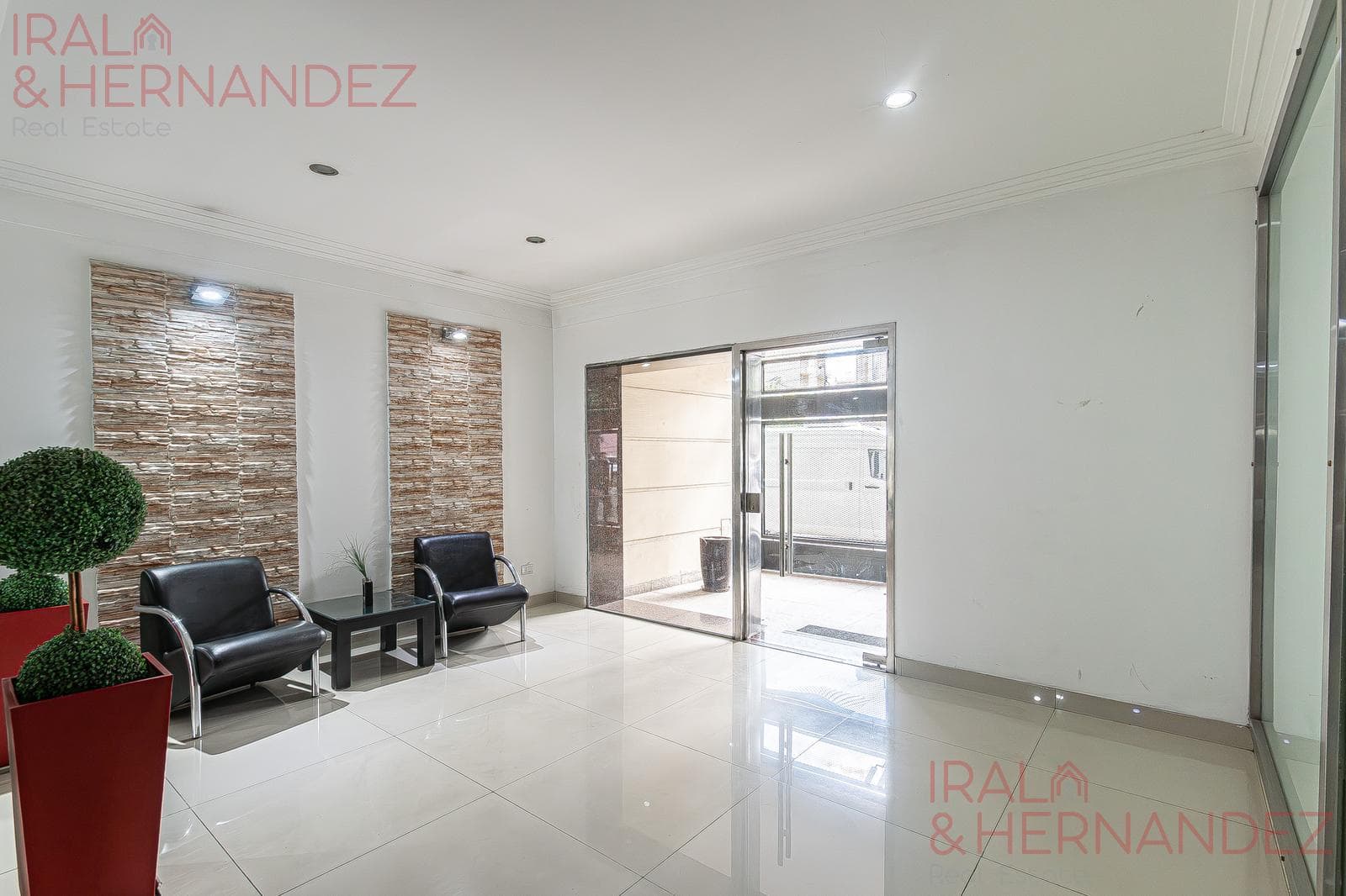 3-room apartment for sale in Flores with a DEDICATED PARKING SPACE and utility room