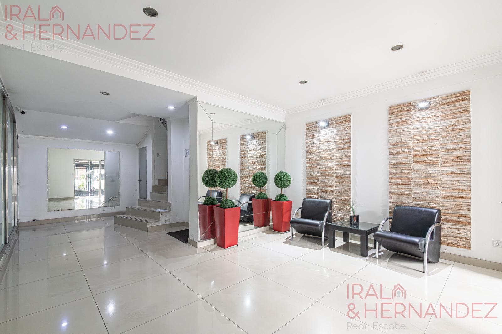 3-room apartment for sale in Flores with a DEDICATED PARKING SPACE and utility room