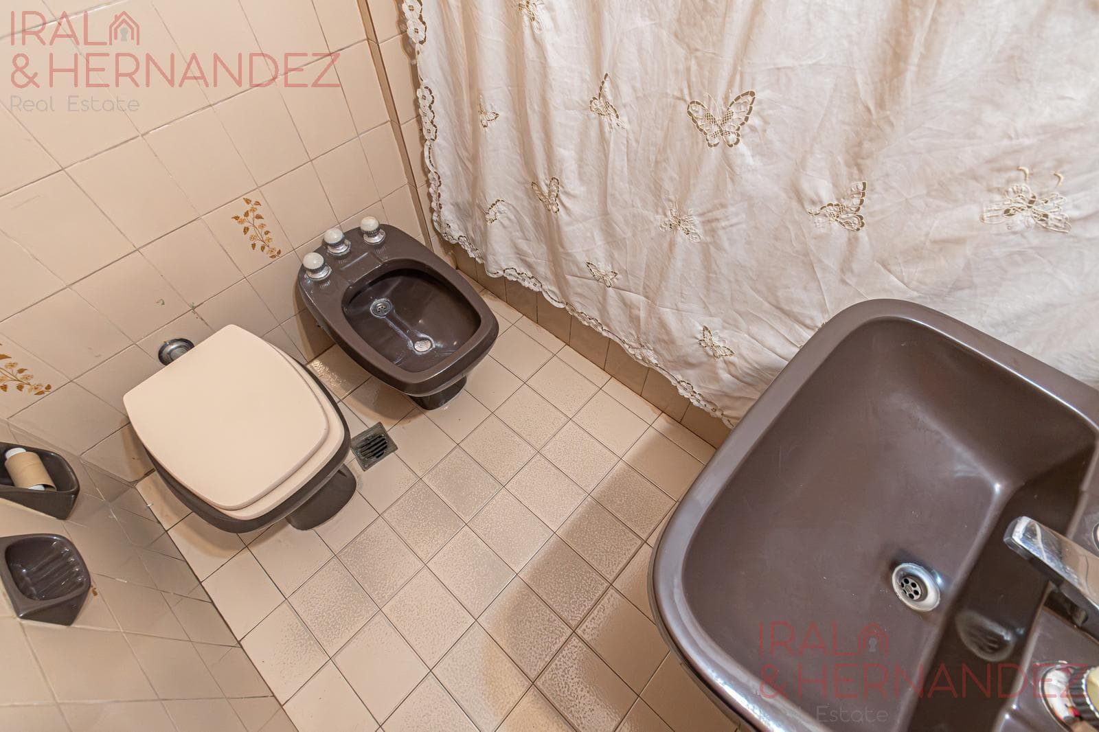 3-room apartment for sale in Flores with a DEDICATED PARKING SPACE and utility room