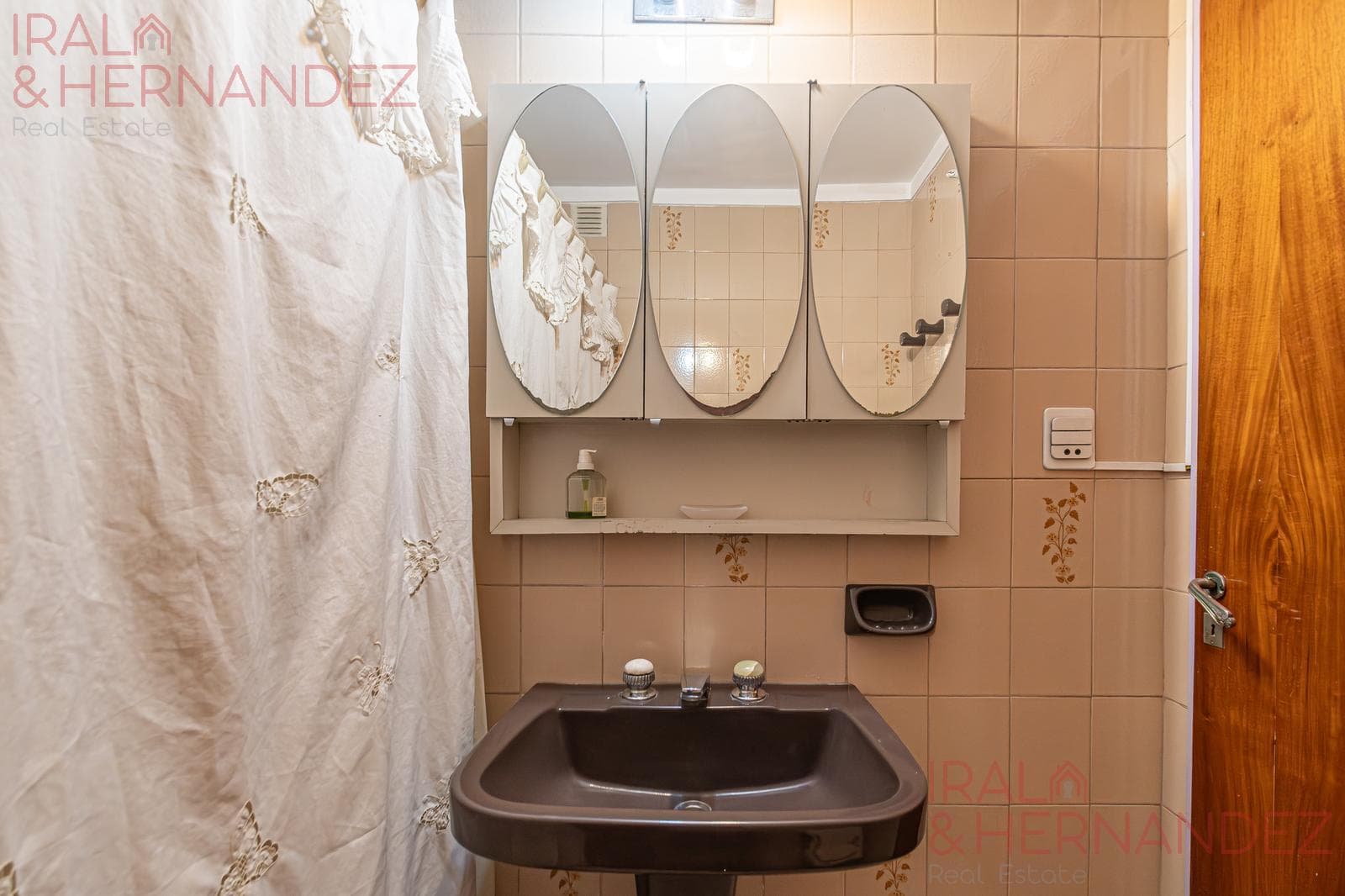 3-room apartment for sale in Flores with a DEDICATED PARKING SPACE and utility room