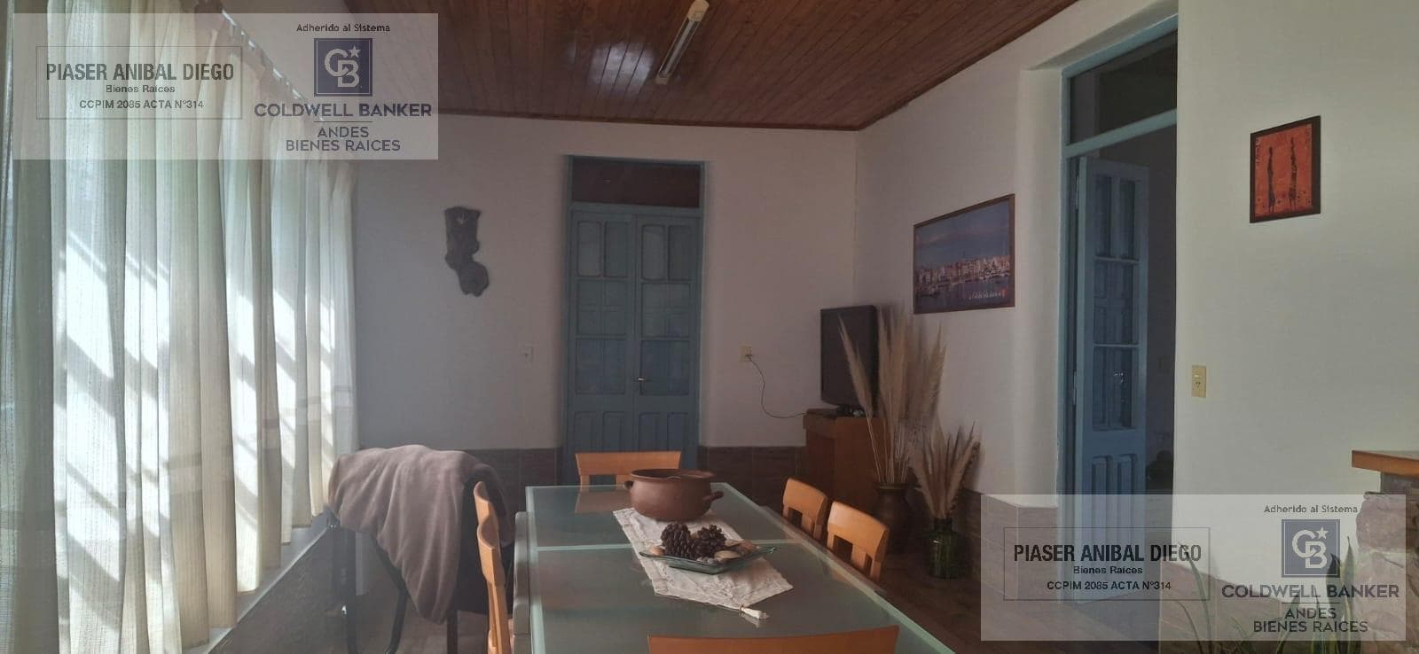 House for sale in Salto de las Rosas with commercial space and 2 residences on a prime corner lot