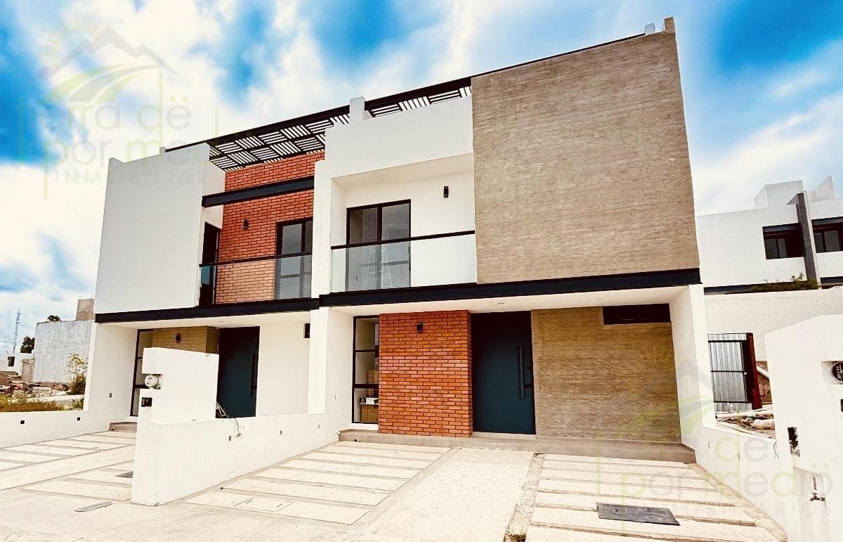 Designer Home in Zakia: Roof Garden and Potential for 5 Bedrooms